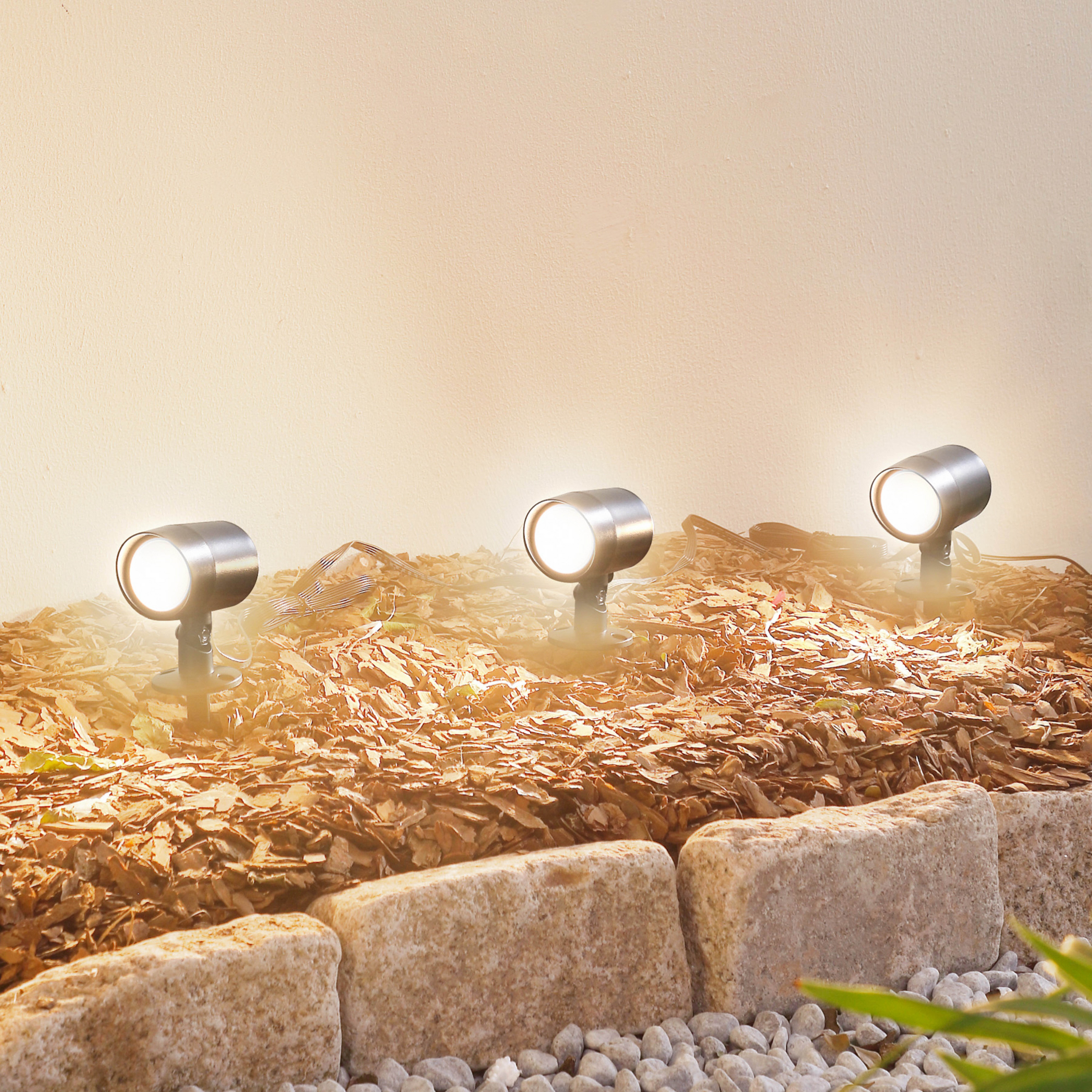 Lindby Smart LED-Erdspießstrahler Nycta, RGB, Tuya, 3er-Set