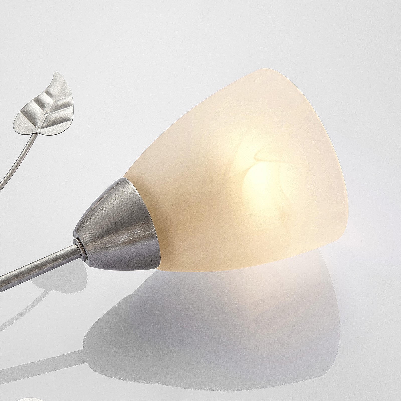 Lindby Deckenlampe Yannie, 6-flg., 106 cm, nickel/weiß, Glas
