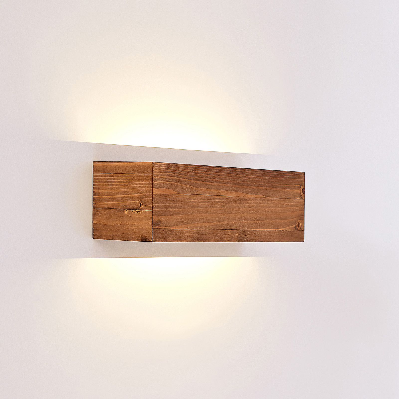 Lindby Benicio dřevěné LED nástěnné světlo, 37 cm
