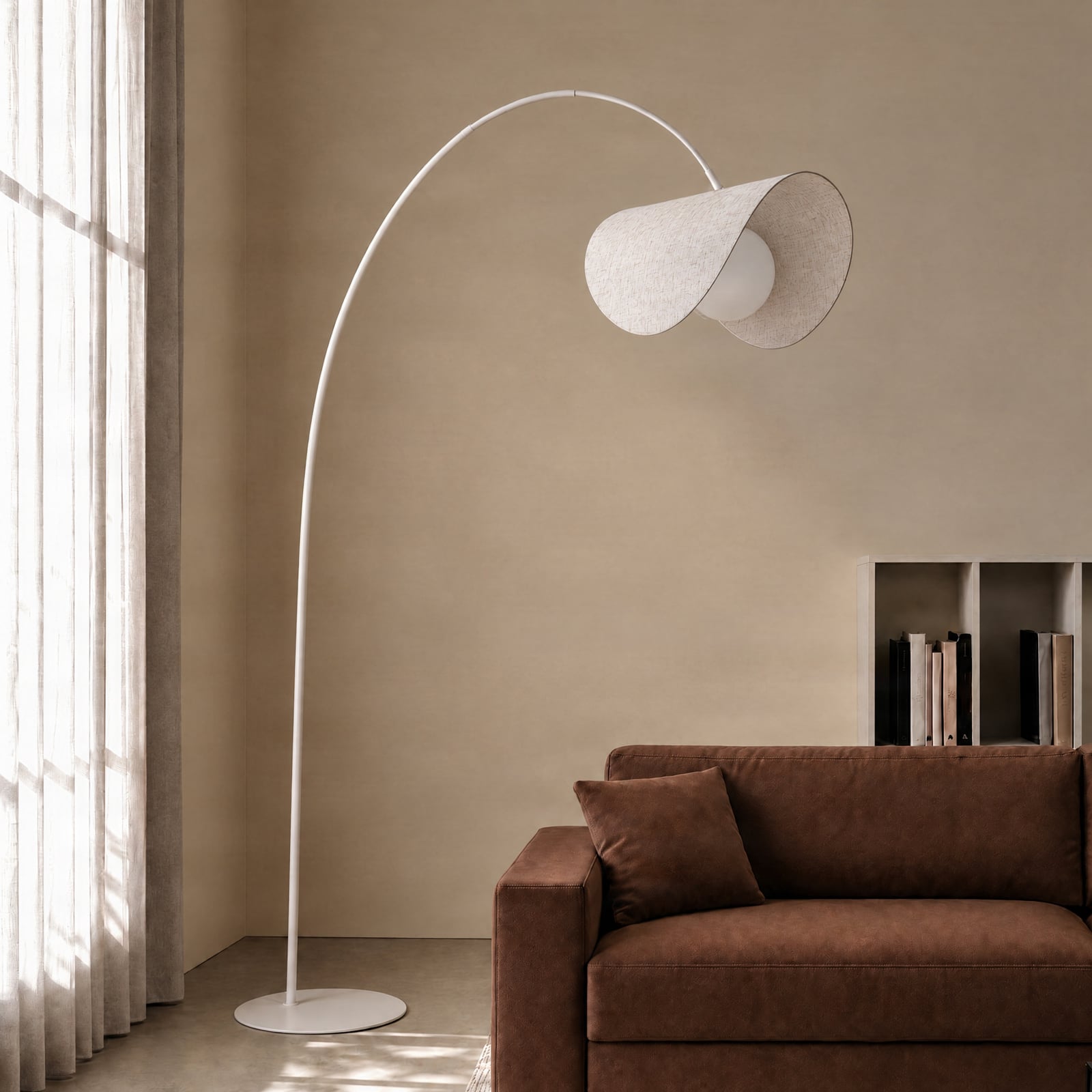 Lampadaire arqué LED Tamani, hauteur 220 cm, beige, à intensité variable, « dim