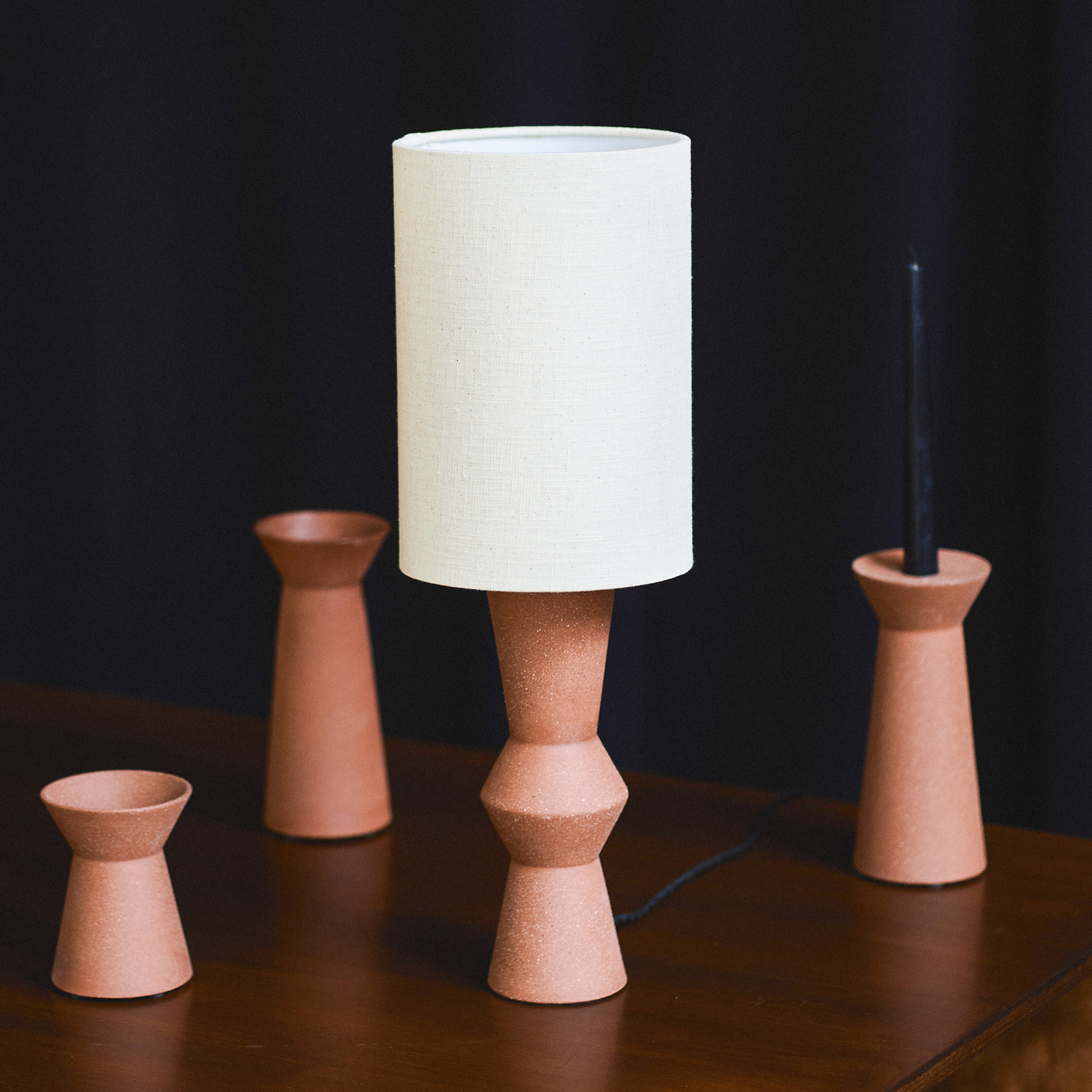 RED BROWN BEIGE MARIE-ANN bordlampe, terrakotta, lin, E27 – Serax