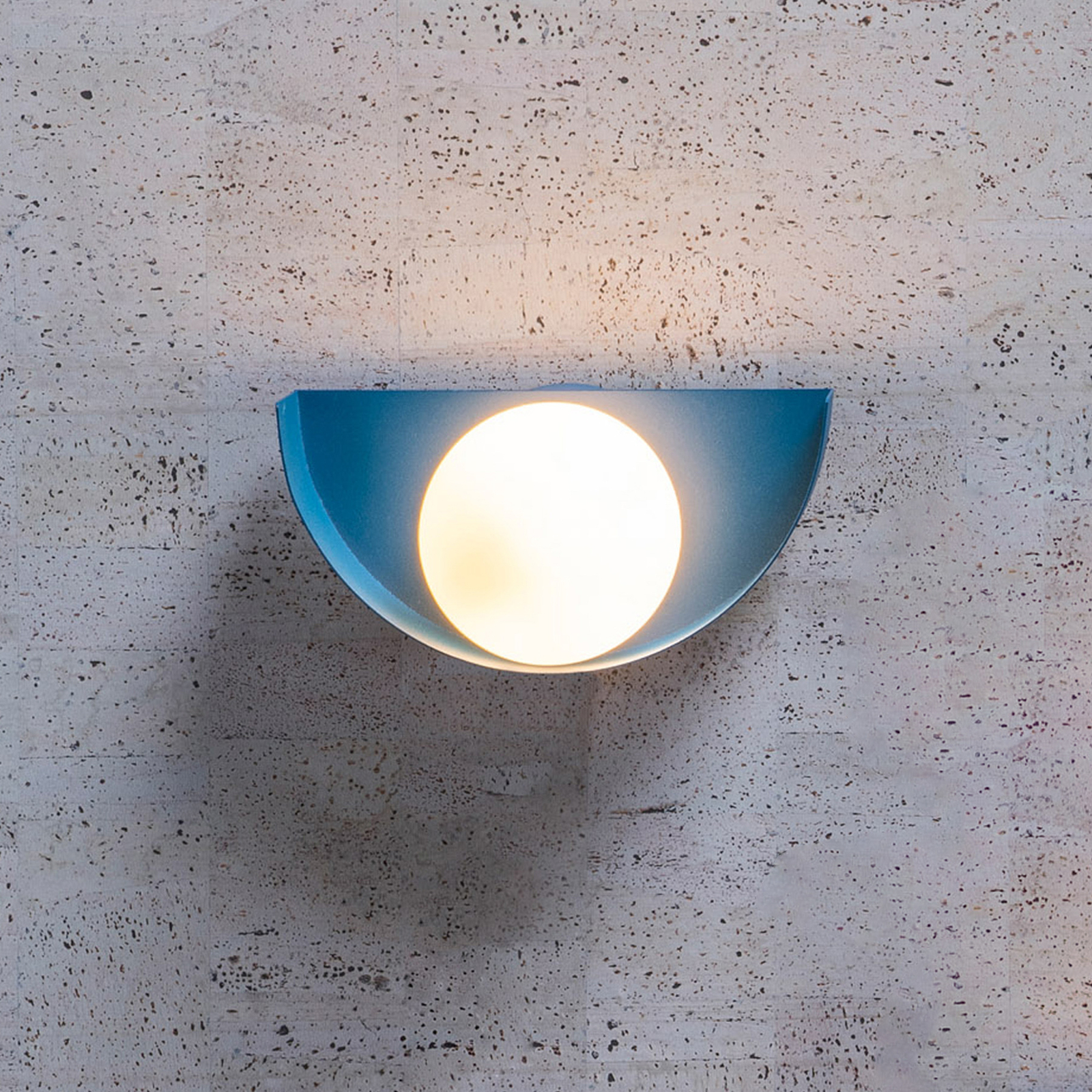 Benni wall lamp spherical glass lampshade, blue