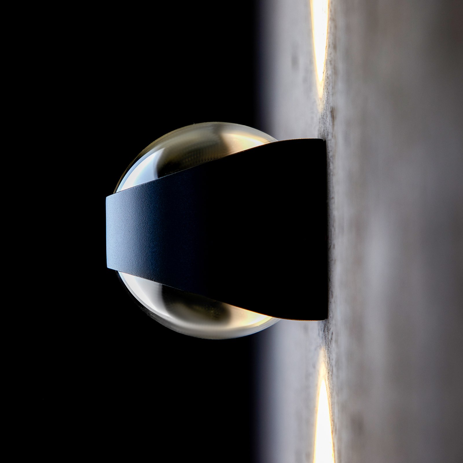 Vanjska zidna svjetiljka Saga gore/dolje crna - LOOM DESIGN Vanjska zidna svjetiljka Saga gore/dolje crna - LOOM DESIGN