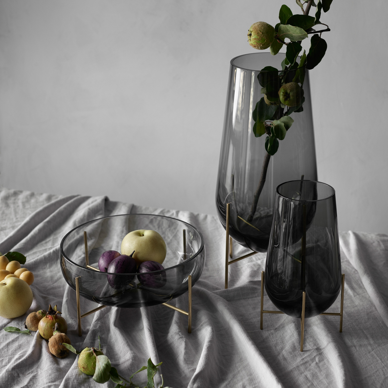 Echasse vase, høyde 60 cm, røykgrå/grønn/messing - Audo Echasse vase, høyde 60 cm, røykgrå/grønn/messing - Audo