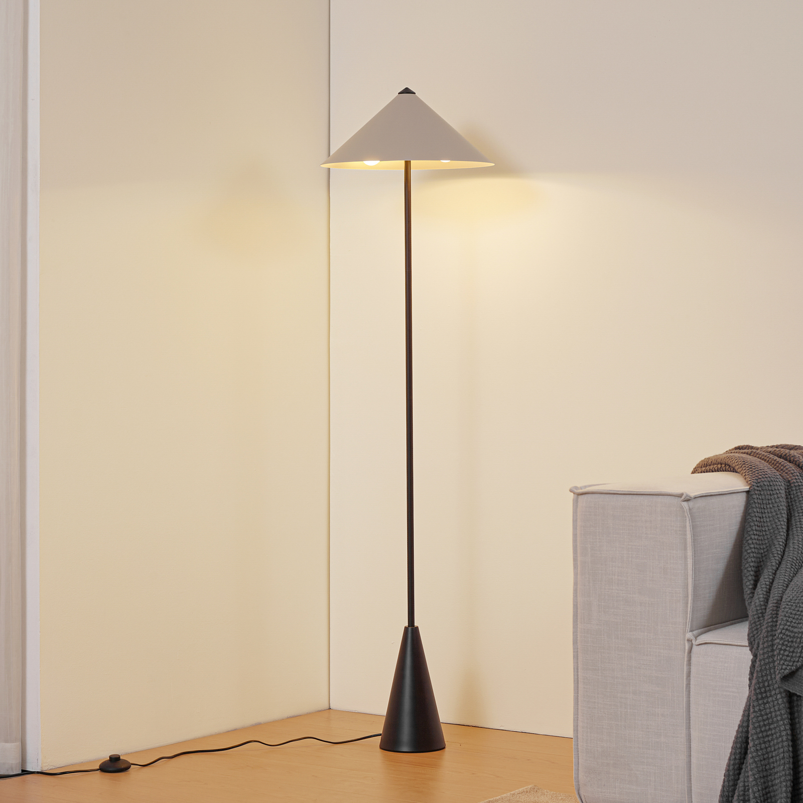 Lindby põrandalamp Norvik, kõrgus 150 cm, must/hall, metall