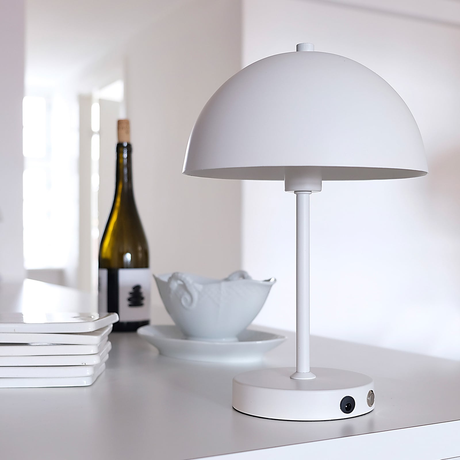 Prenosiva LED stolna lampa na punjivu bateriju Stockholm, bijela - Dyberg Larsen