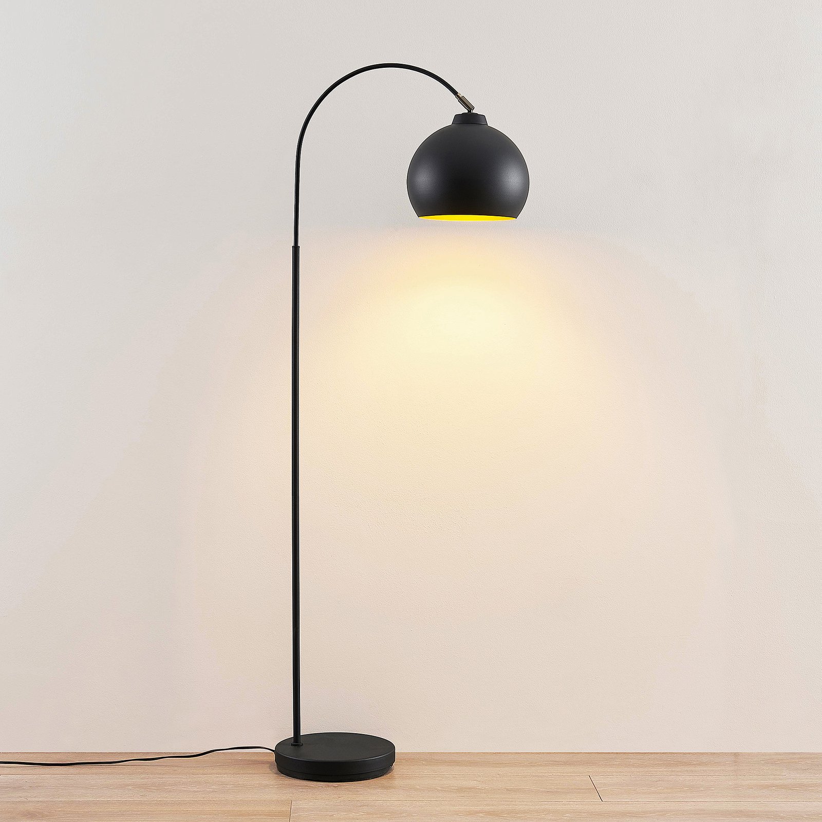 Minali Golvlampa Black/Gold - Lindby