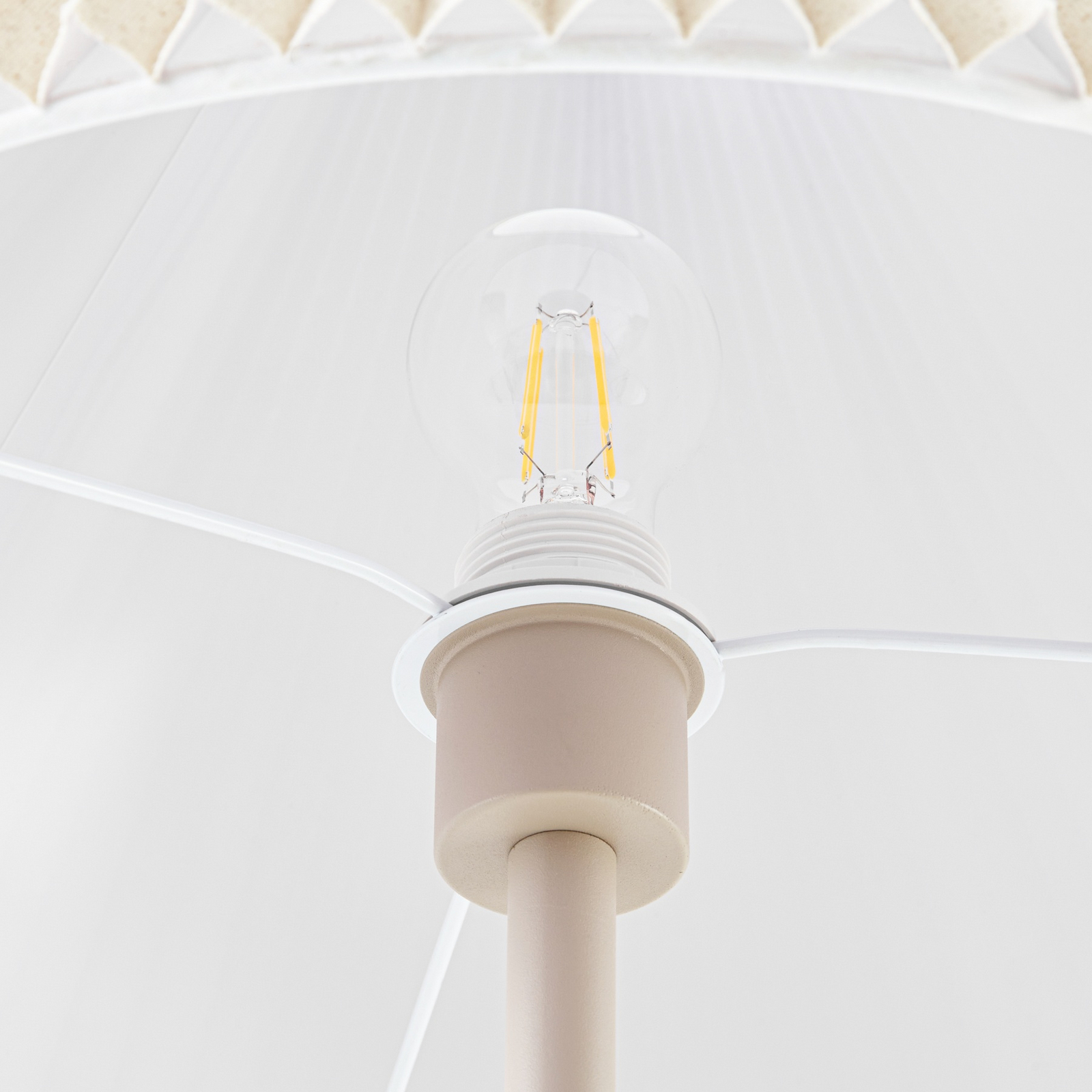 Lampe sur pied Percy, hauteur 155 cm, beige, lin - Nola Lampe sur pied Percy, hauteur 155 cm, beige, lin - Nola