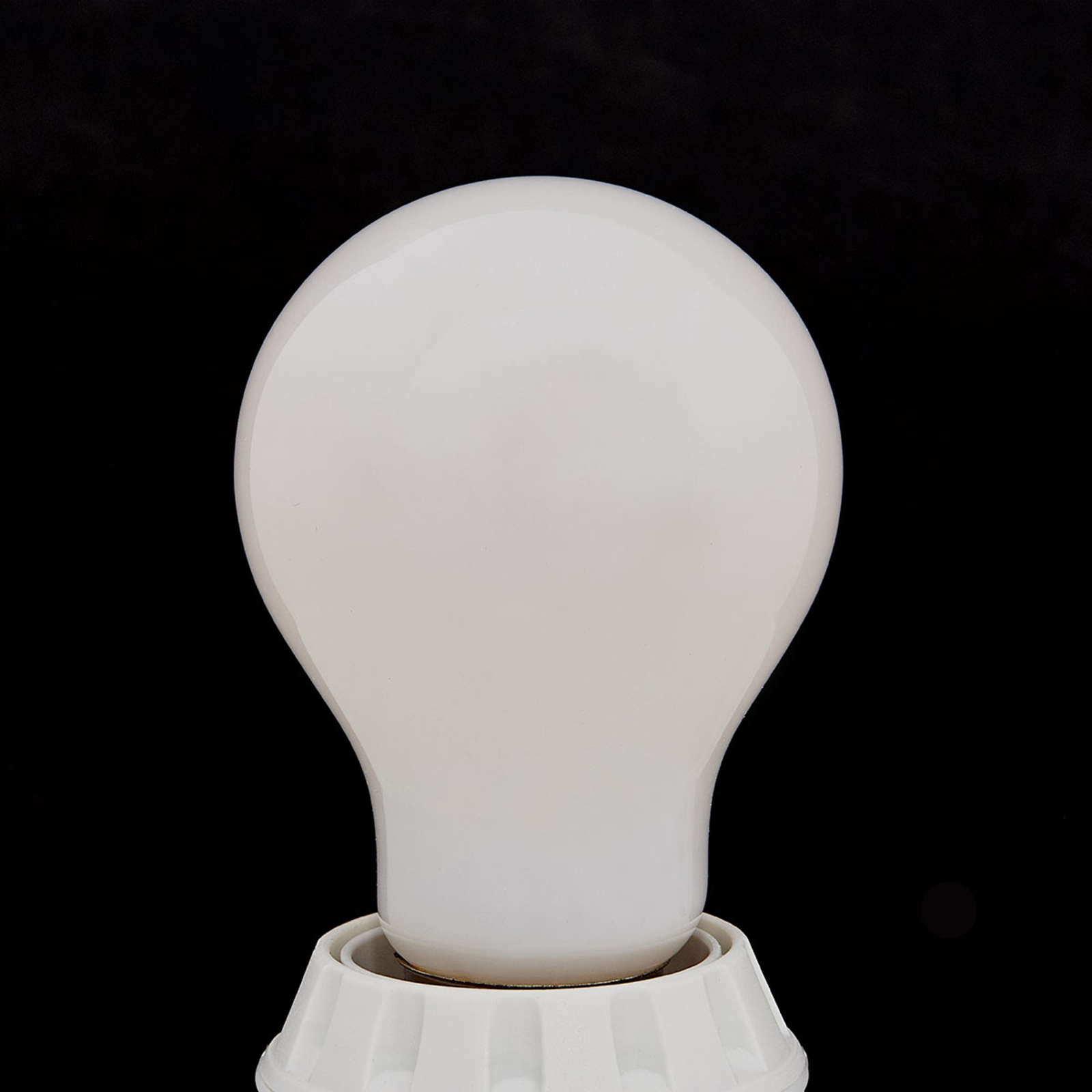 E27-LED-lamppu 7W, 806 lm, 2 700 K, opaali