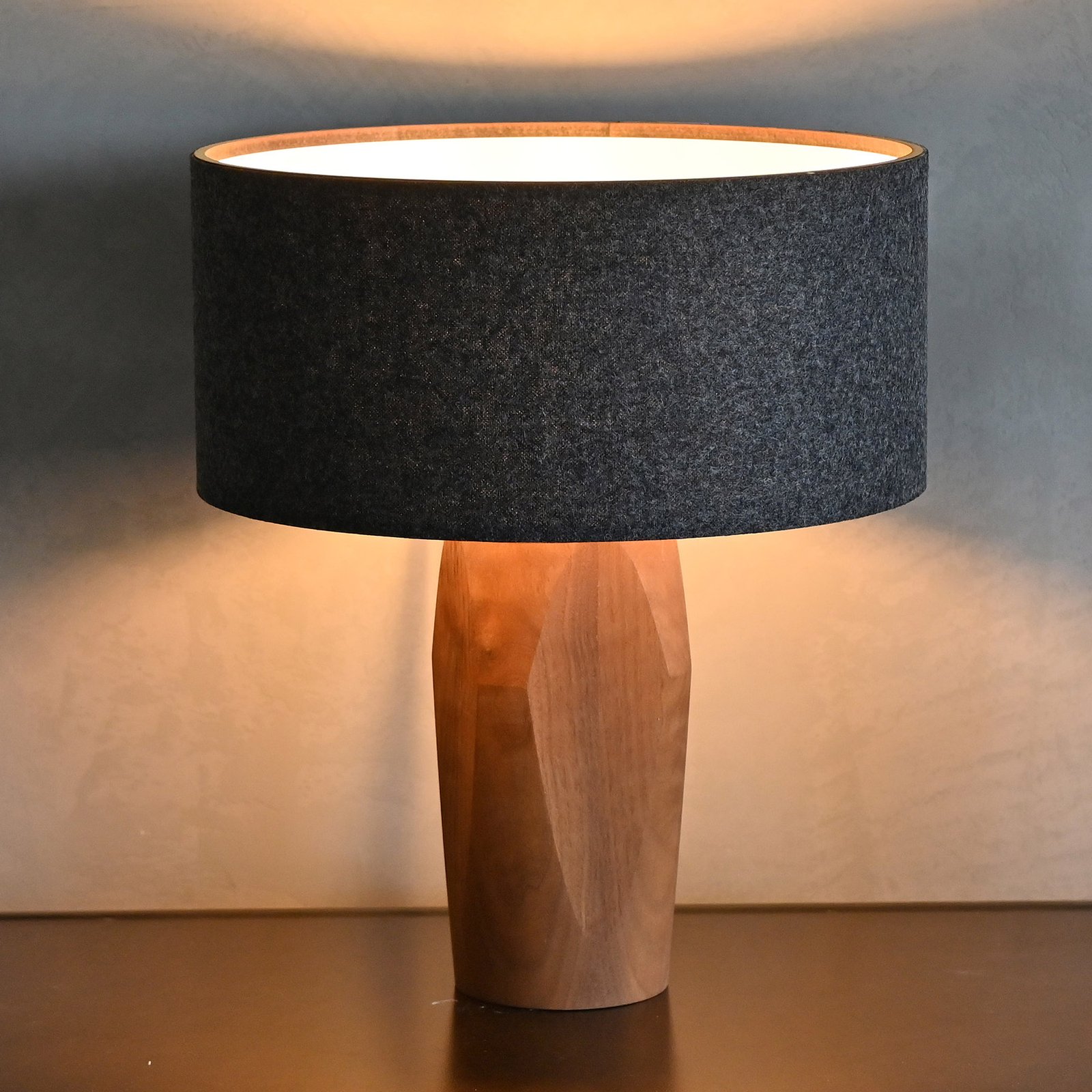 LeuchtNatur Pura LED table lamp made of wood and felt