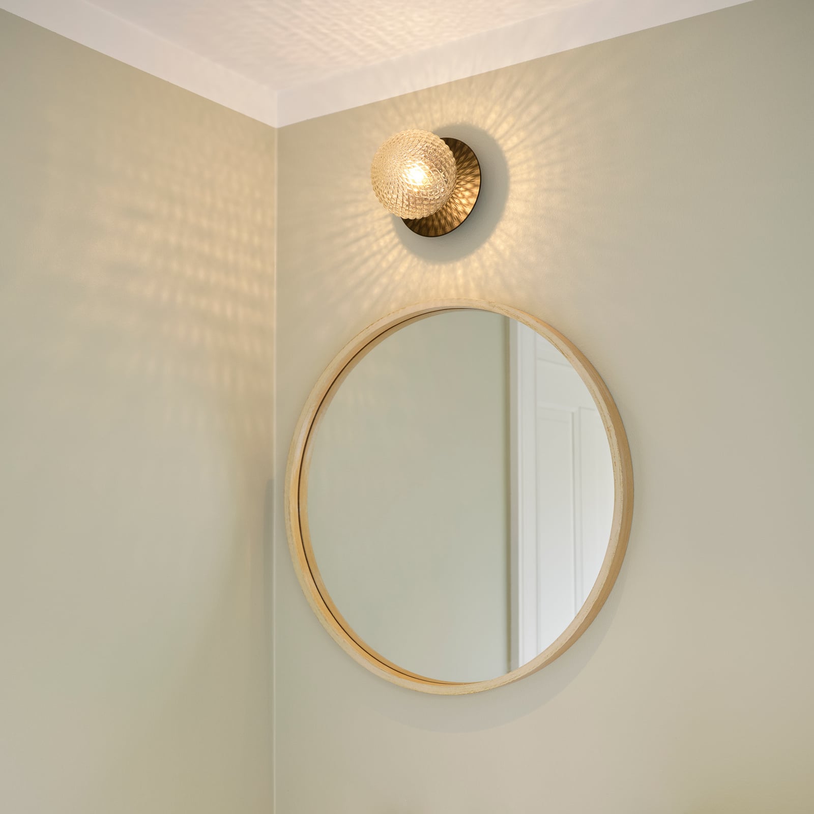 Liila 1 wall lamp, black/clear, Ø 12 cm, IP44 - Nuura
