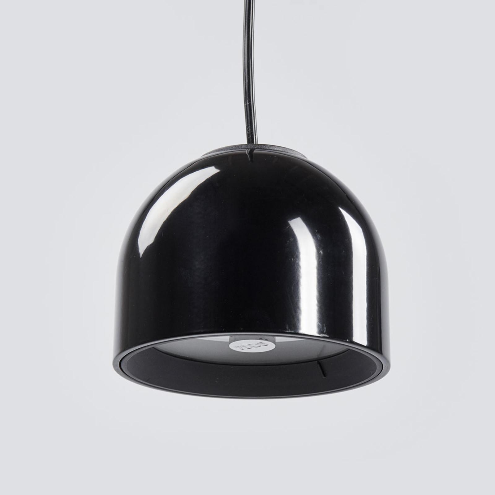 FLOS Wan S – čierna závesná lampa, malá