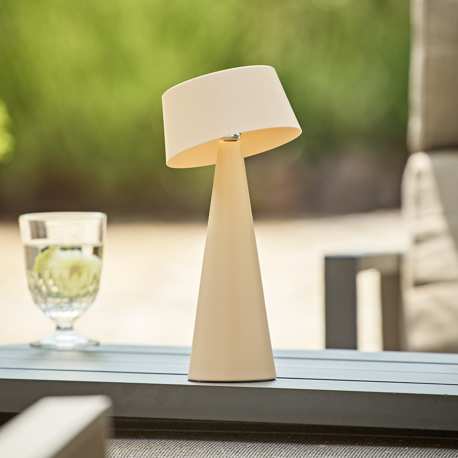 Lampa stołowa LED Solino, beżowa, zasilanie słoneczne/USB, 26 cm, IP44