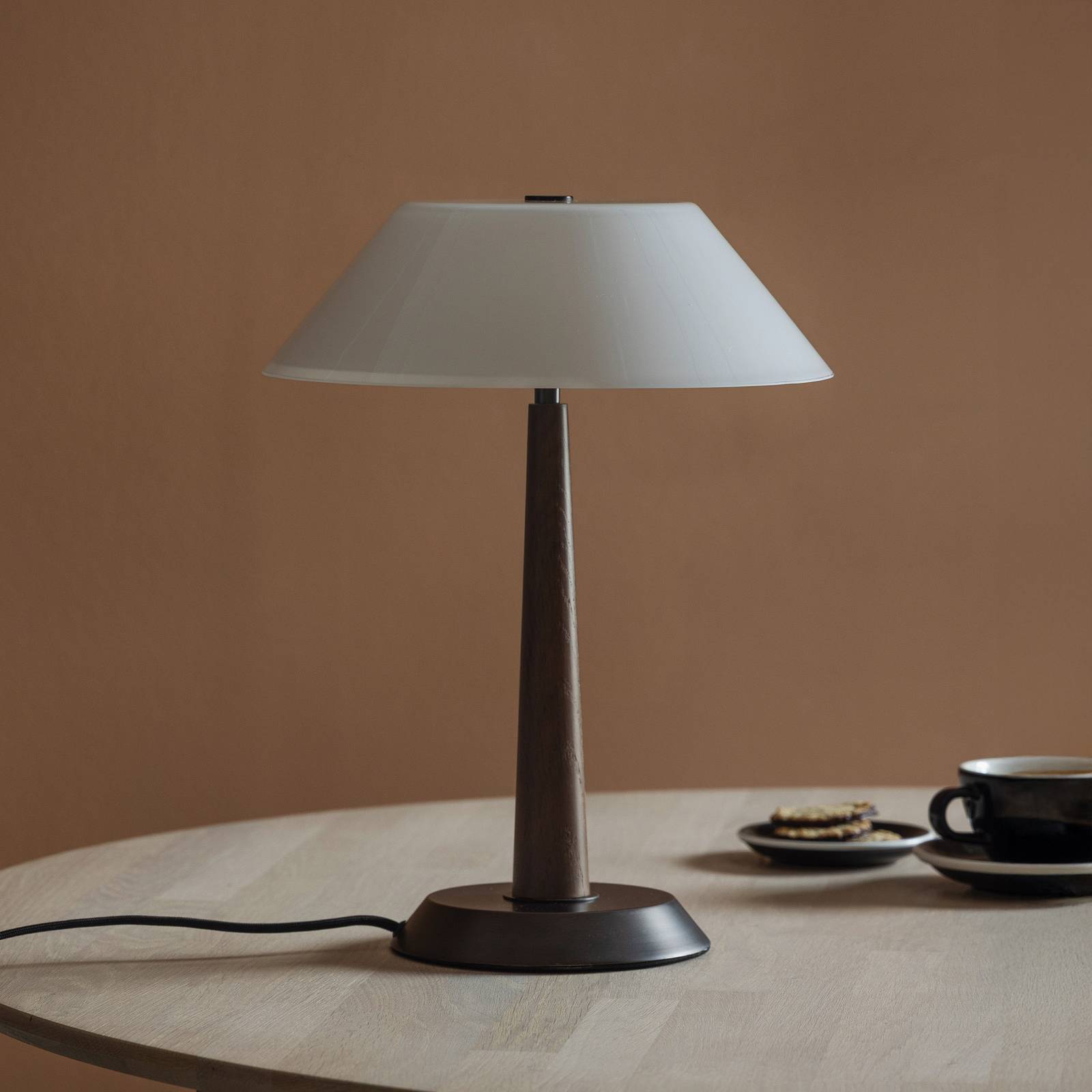 Lampa stołowa Globen Lighting Ligna, wysokość 39 cm, biała/brązowa/dębowa