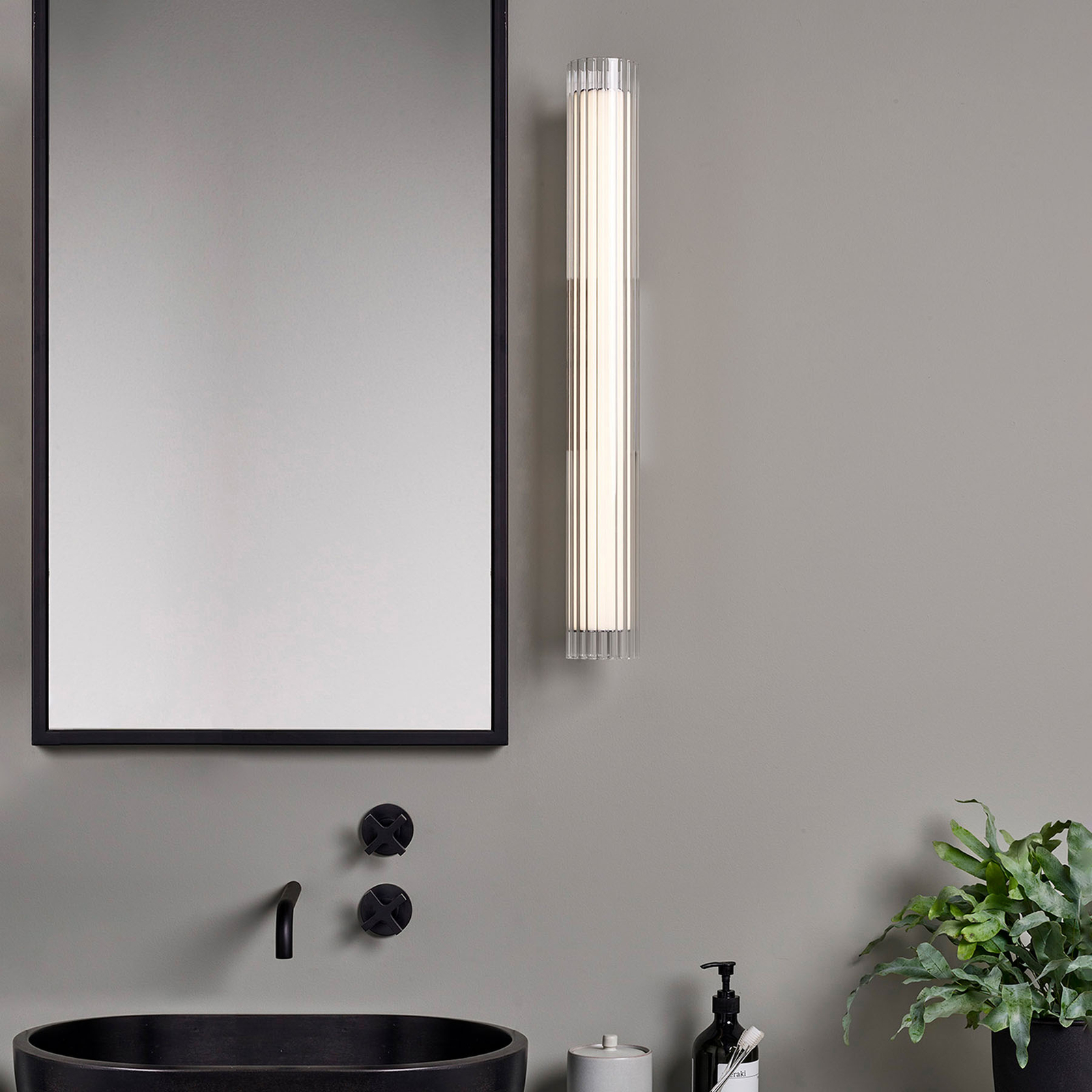 Astro io Wall LED-Wandlampe IP44 schwarz