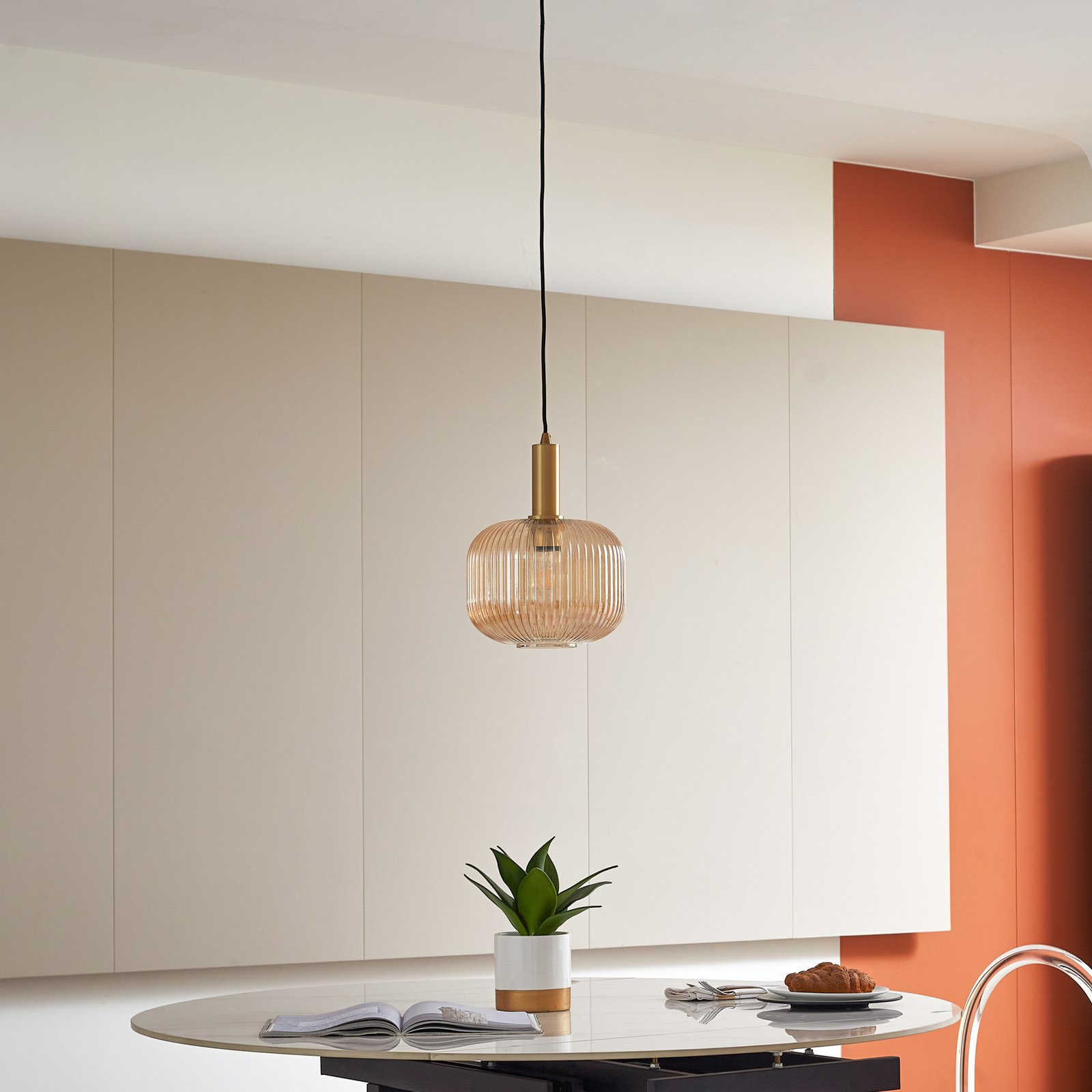 Lindby Doroteo pendant light, 1-bulb, amber, glass