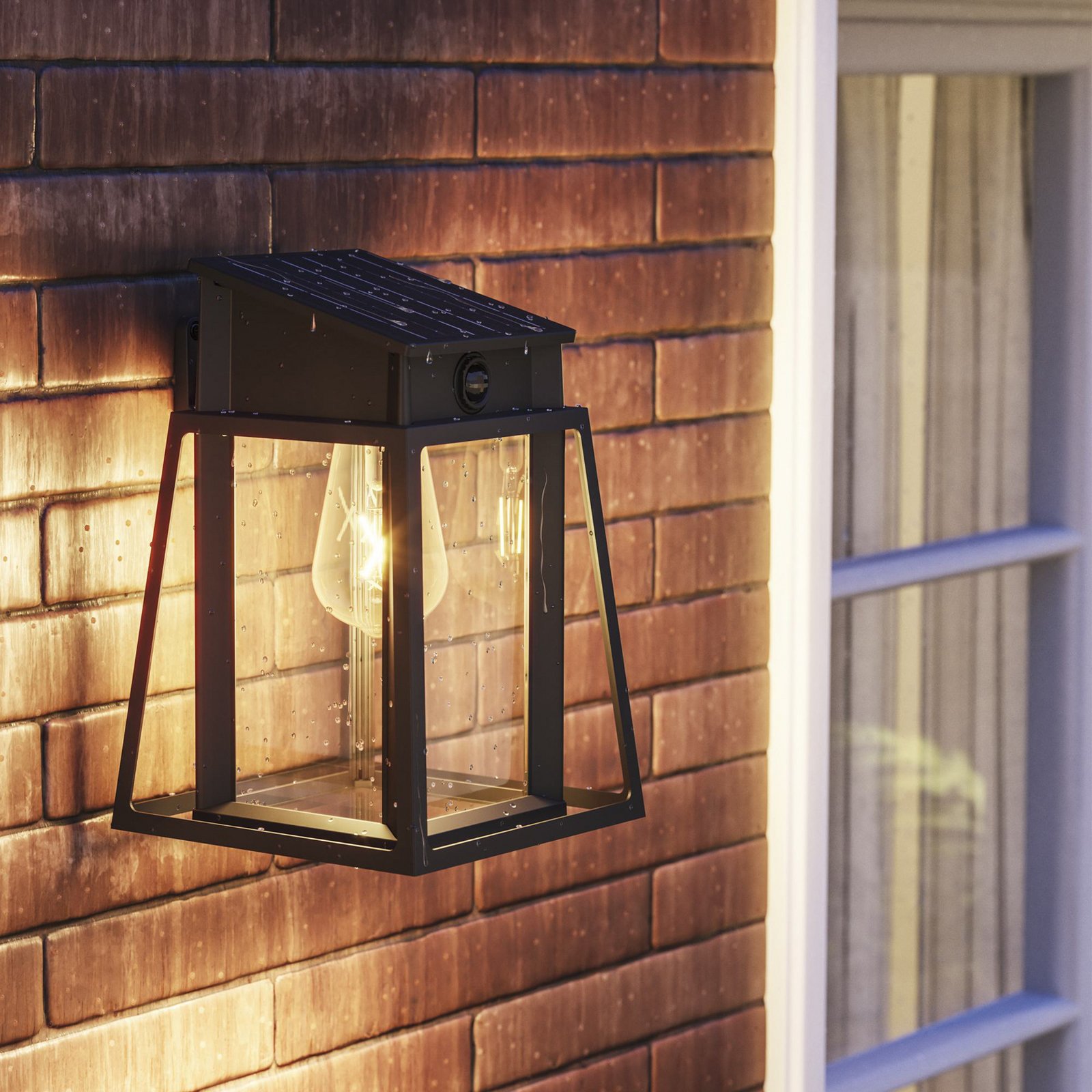 Philips LED solárne vonkajšie nástenné svietidlo Lysin UE, senzor, IP44
