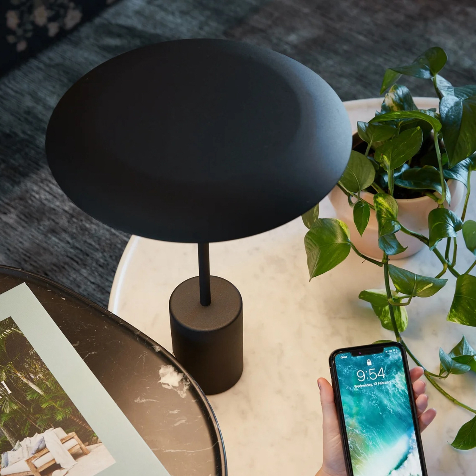 Beacon lampe de table LED Smith, noir, métal, port USB