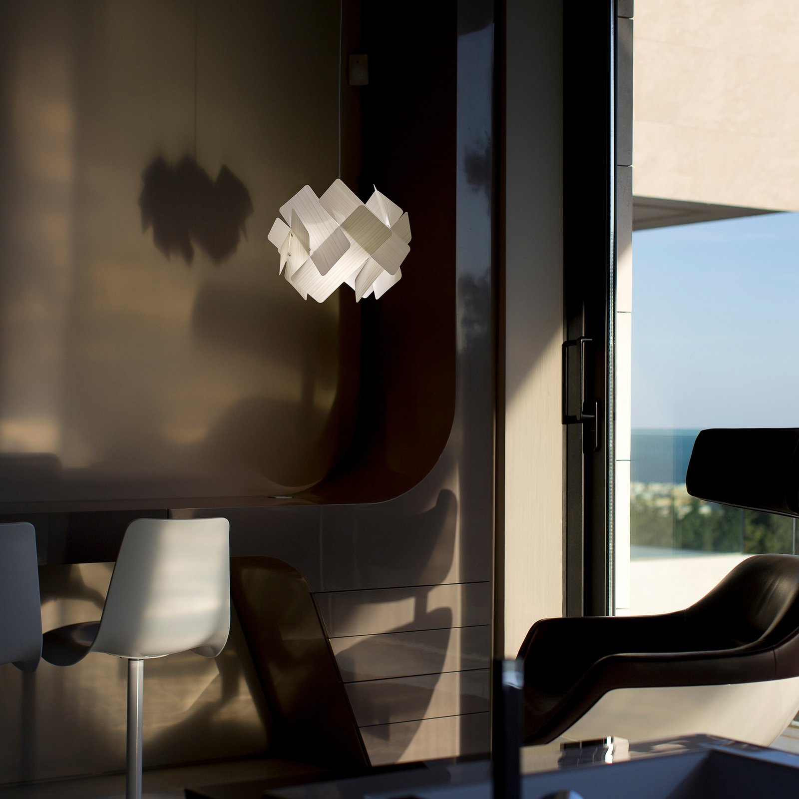 LZF Pendellampe Escape, elfenbein-/nickelfarben Ø 30 cm Holz