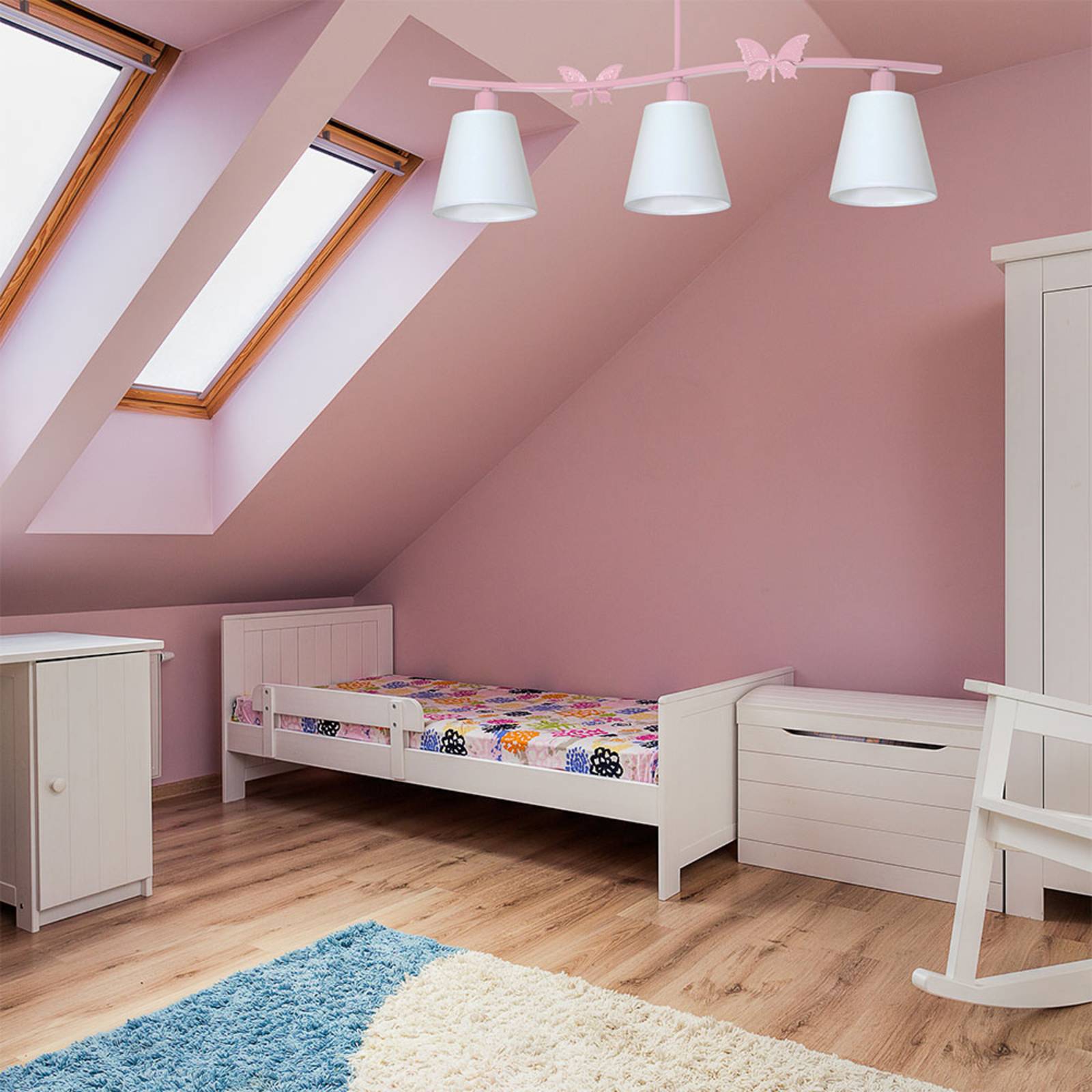 Lampa sufitowa Alice, różowa, trzy białe abażury