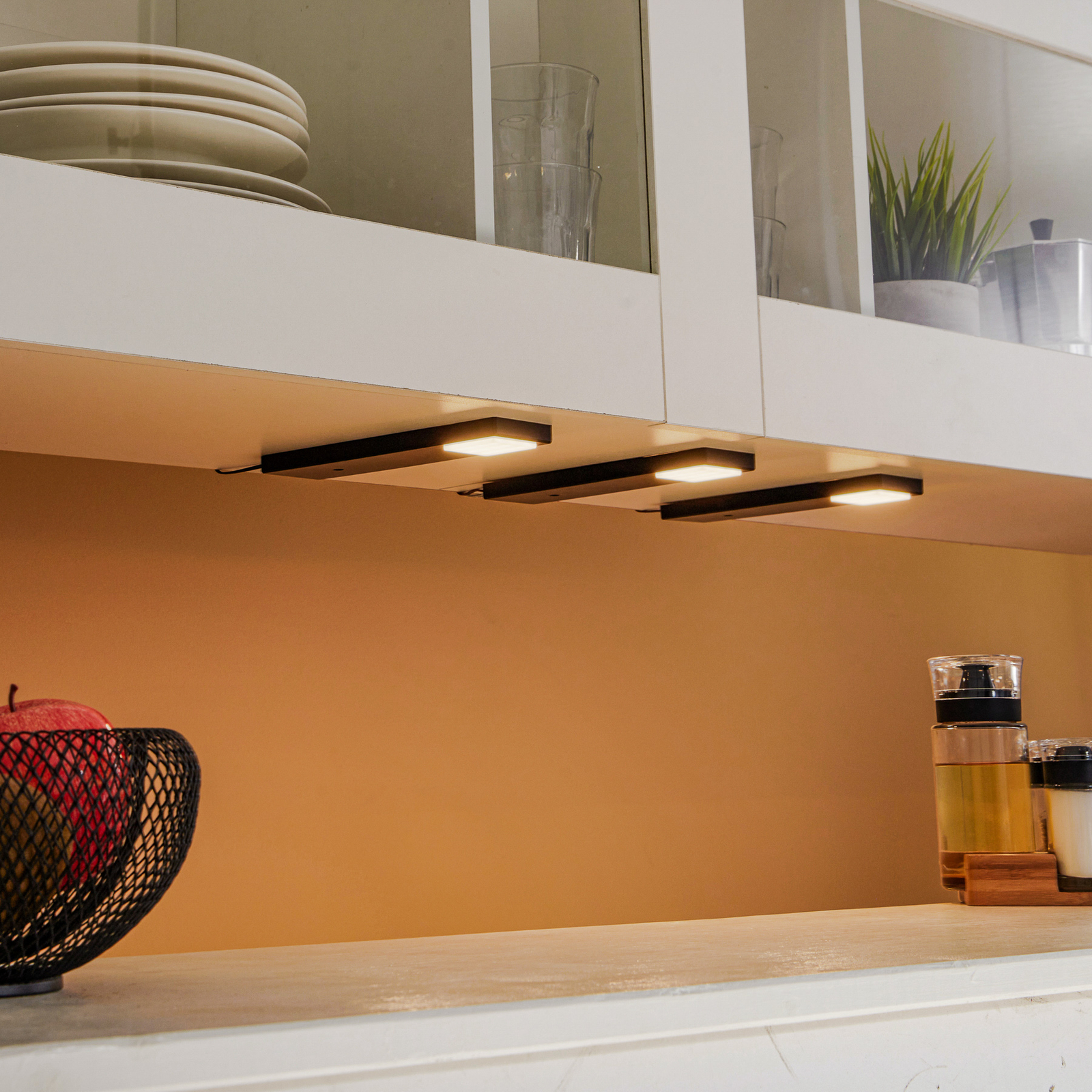 Lindby Amaryll lámpara LED bajo mueble 3 ud, negro