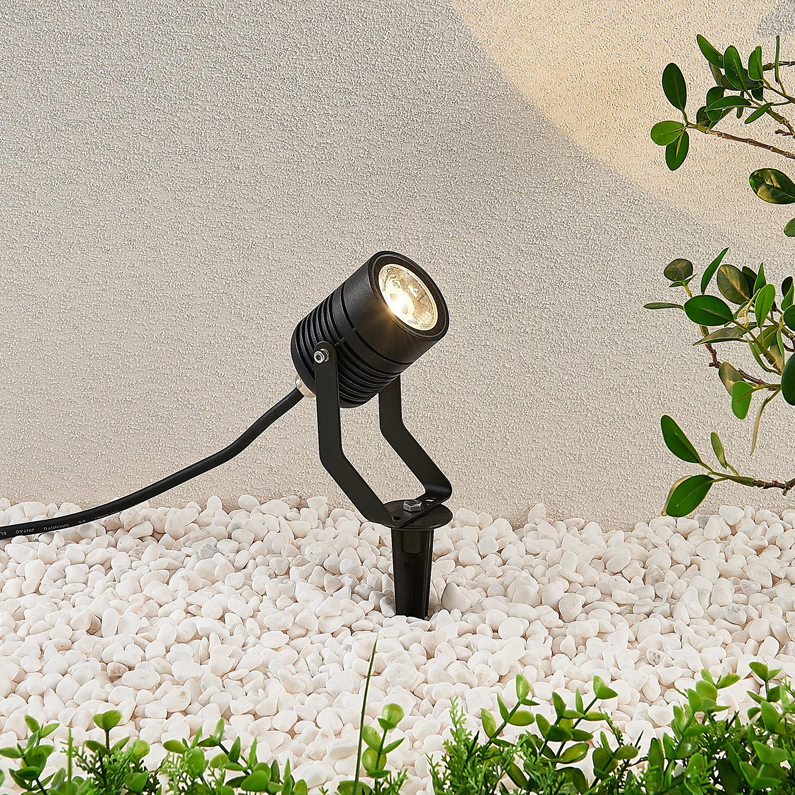 Svart, utendørs LED-spot Maris med jordspyd