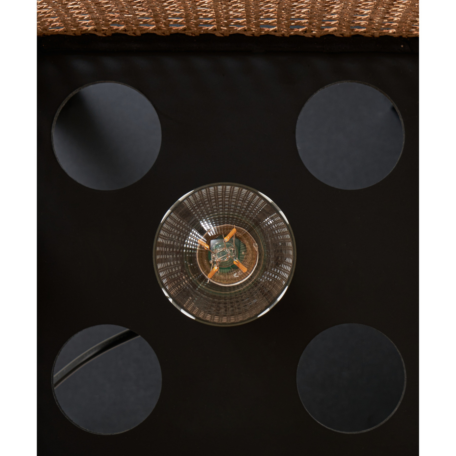 Birta gulvlampe, sort/natur, hylde, rattan - Lindby