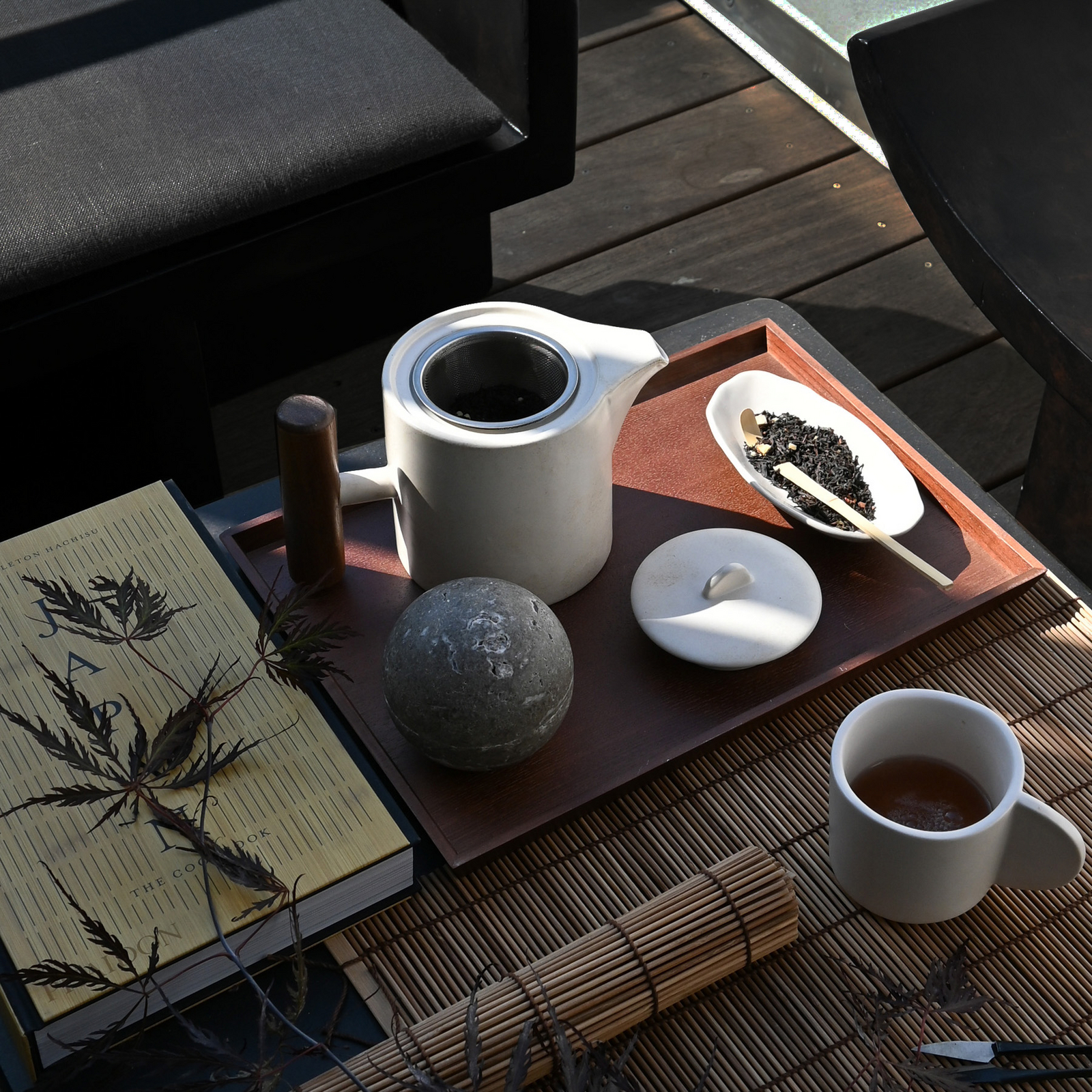 Dzbanek do herbaty Native, wysokość 11 cm, kamień/drewno, biały – 101 Copenhagen