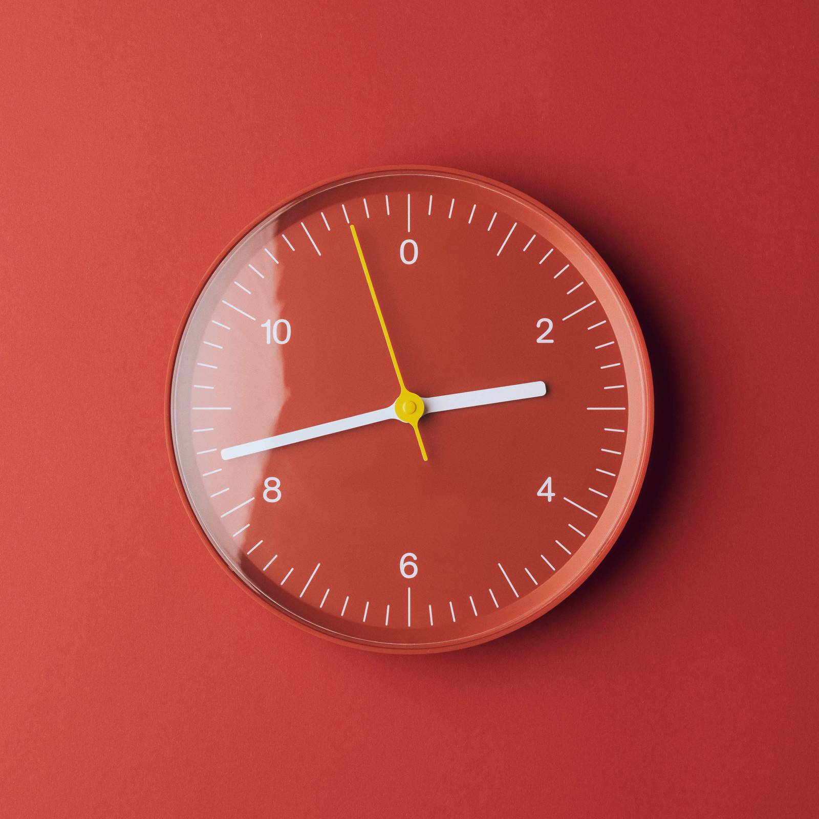 HAY Wandklok Wall Clock, rood, kunststof, Ø 26 cm voor woonkamer / eettafel - modern