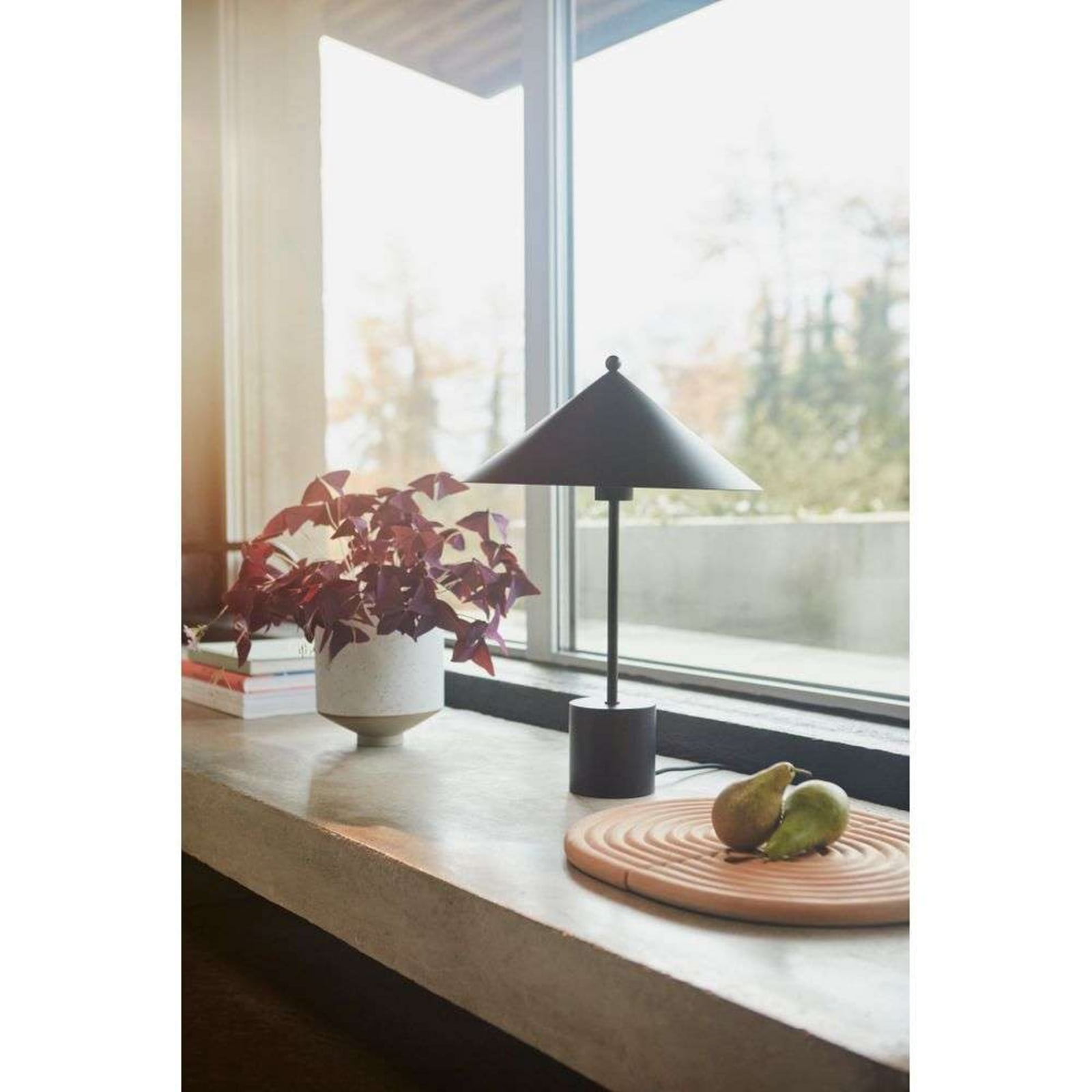 Lampa stołowa OYOY Living Design „Kasa”, czarna, metalowa, E14 Lampa stołowa OYOY Living Design „Kasa”, czarna, metalowa, E14