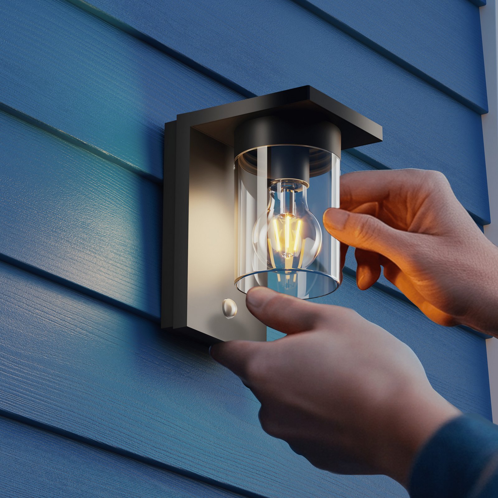 Calex Asti solar LED outdoor wall light, sensor, IP44, black