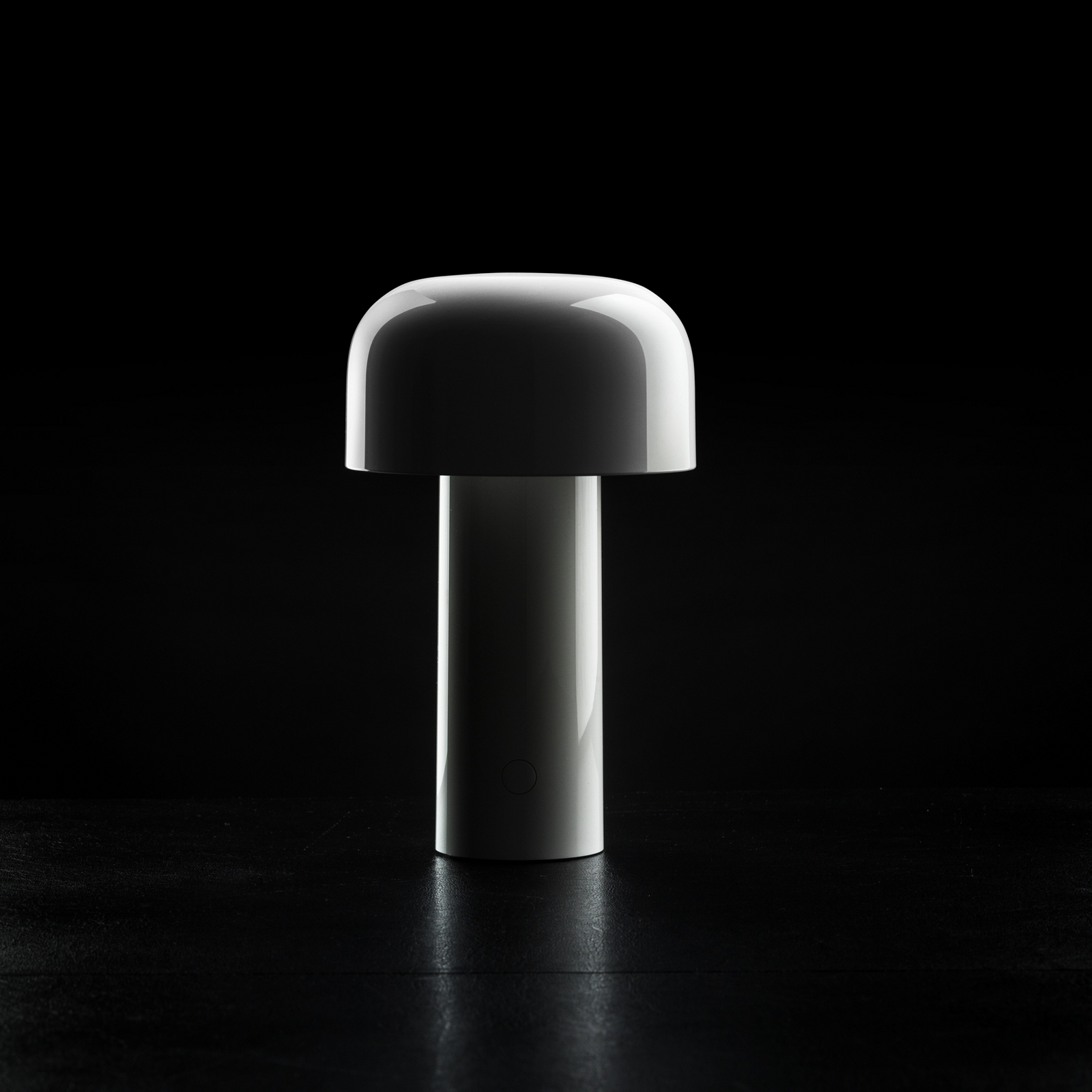 Flos LED-Akku-Tischlampe Bellhop, weiß, 21 cm, dim., IP54 Flos LED-Akku-Tischlampe Bellhop, weiß, 21 cm, dim., IP54