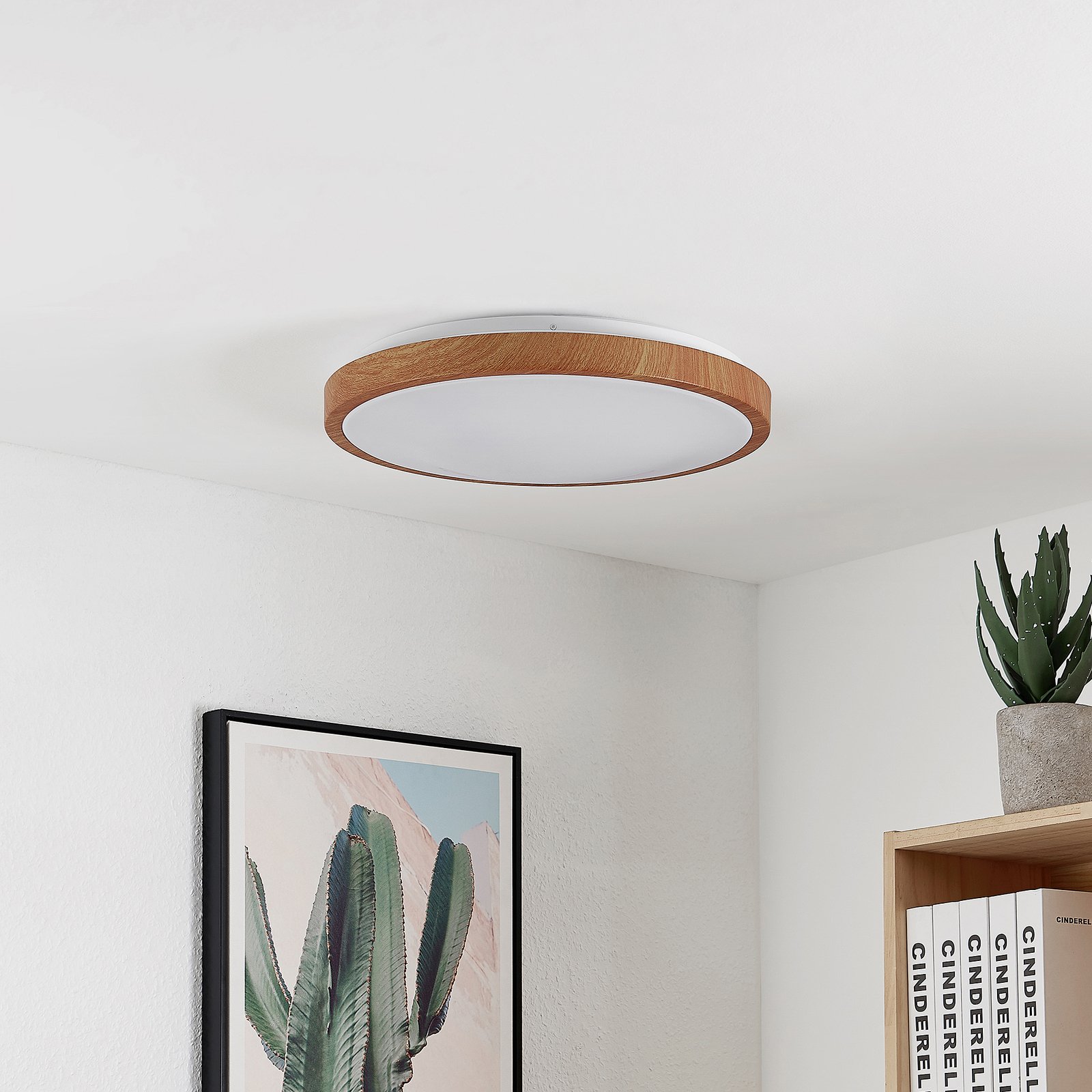 Mynte Round LED Ceiling Lamp Ø42,5 Wood/White - Lindby