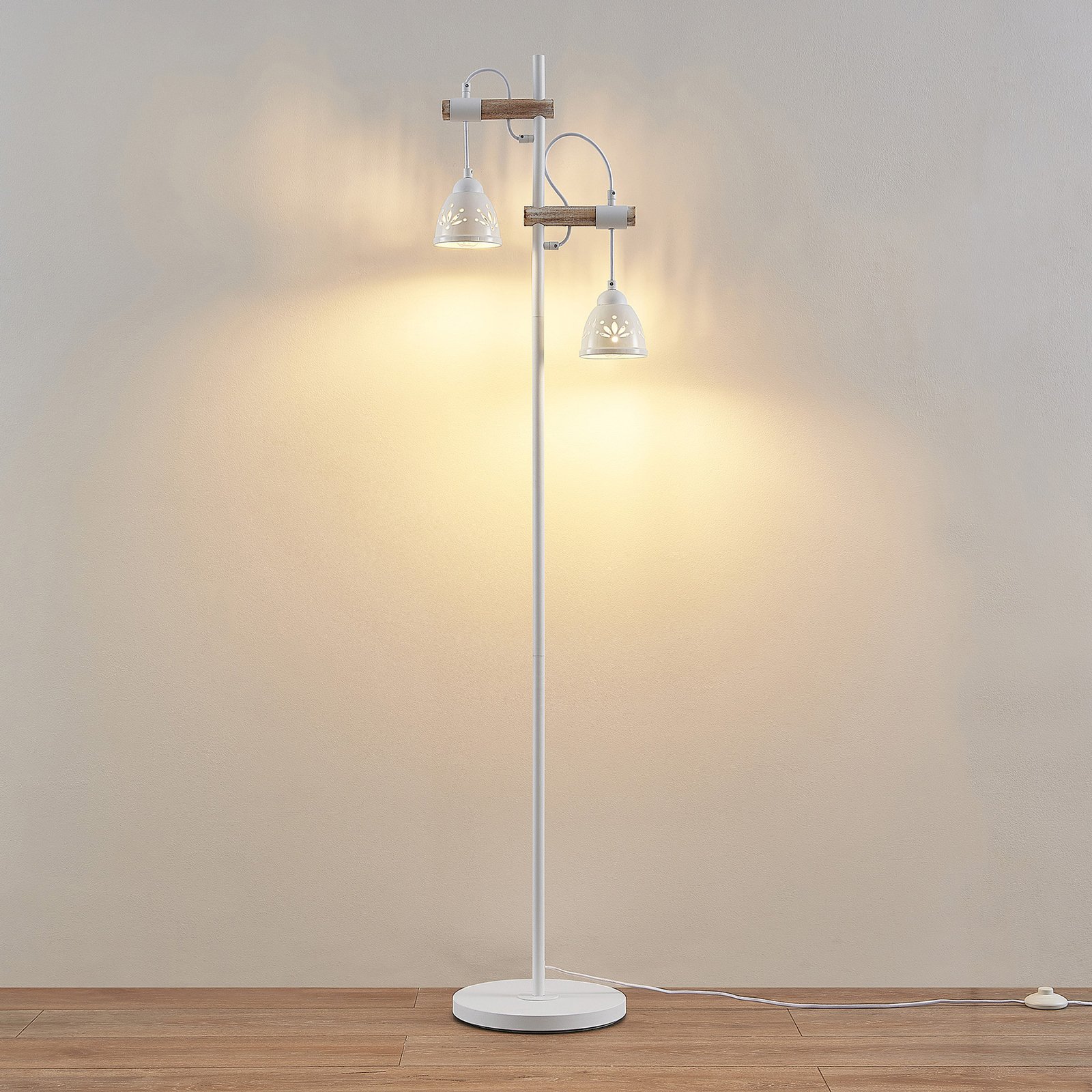 Lindby Pimana vloerlamp met twee keramiekkappen