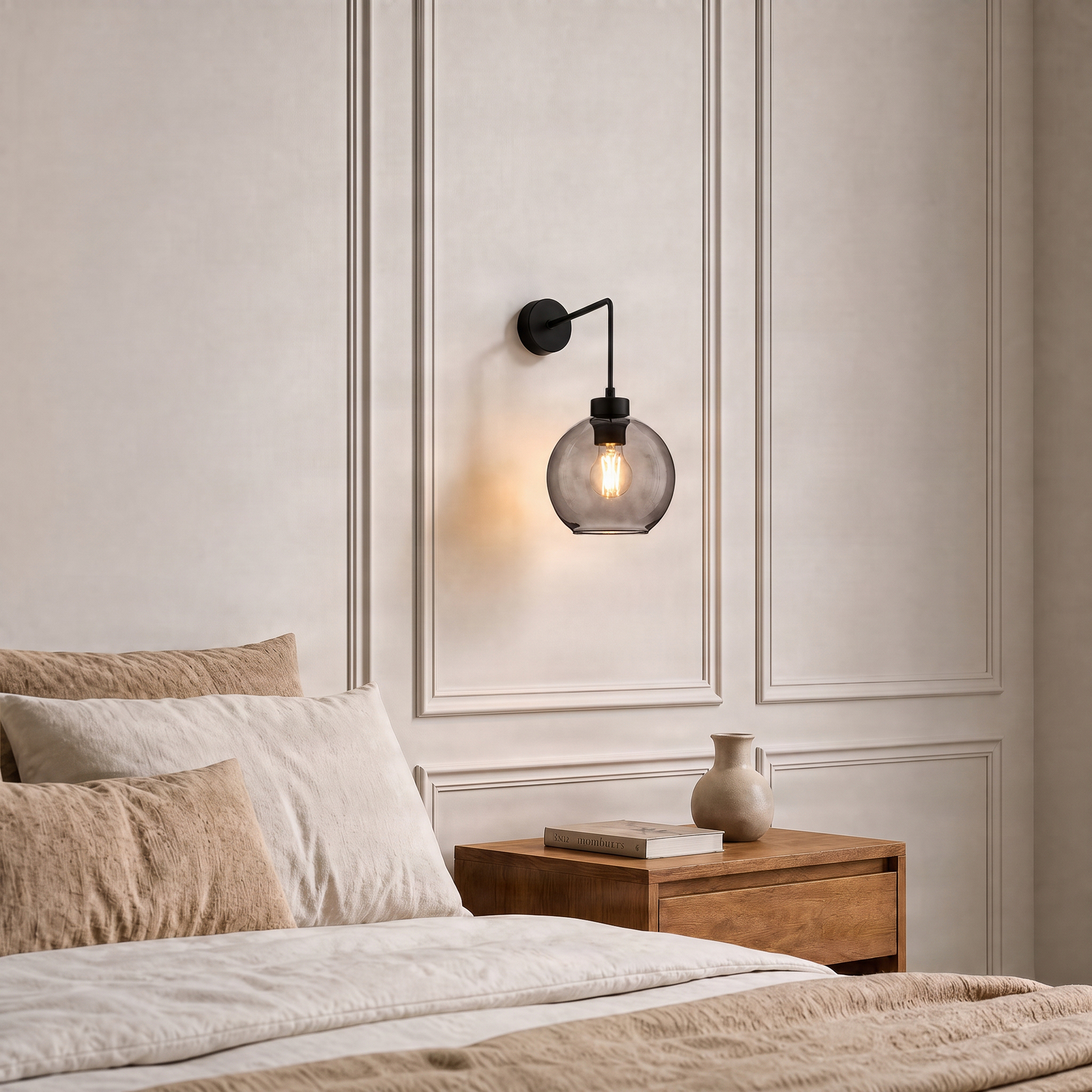 Lampa ścienna Cubus, czarna/dymnoszara, szkło, wysokość 30 cm, E27 Lampa ścienna Cubus, czarna/dymnoszara, szkło, wysokość 30 cm, E27