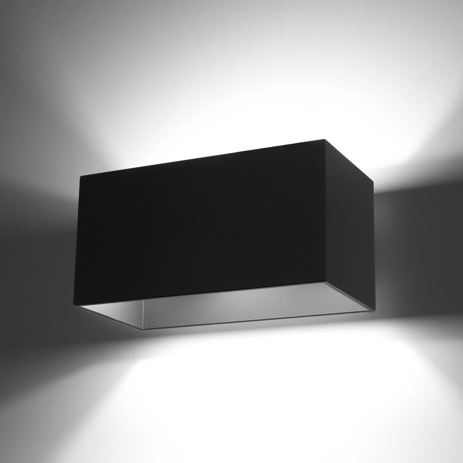 Euluna Elestren wall light, angular, black
