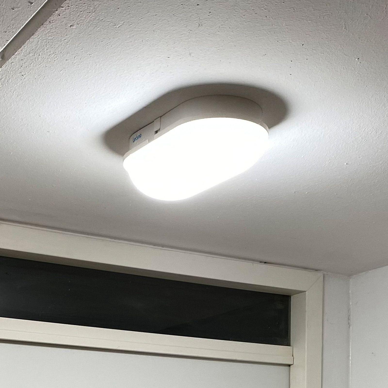 Quickly installed Schwabing XXL LED wall light