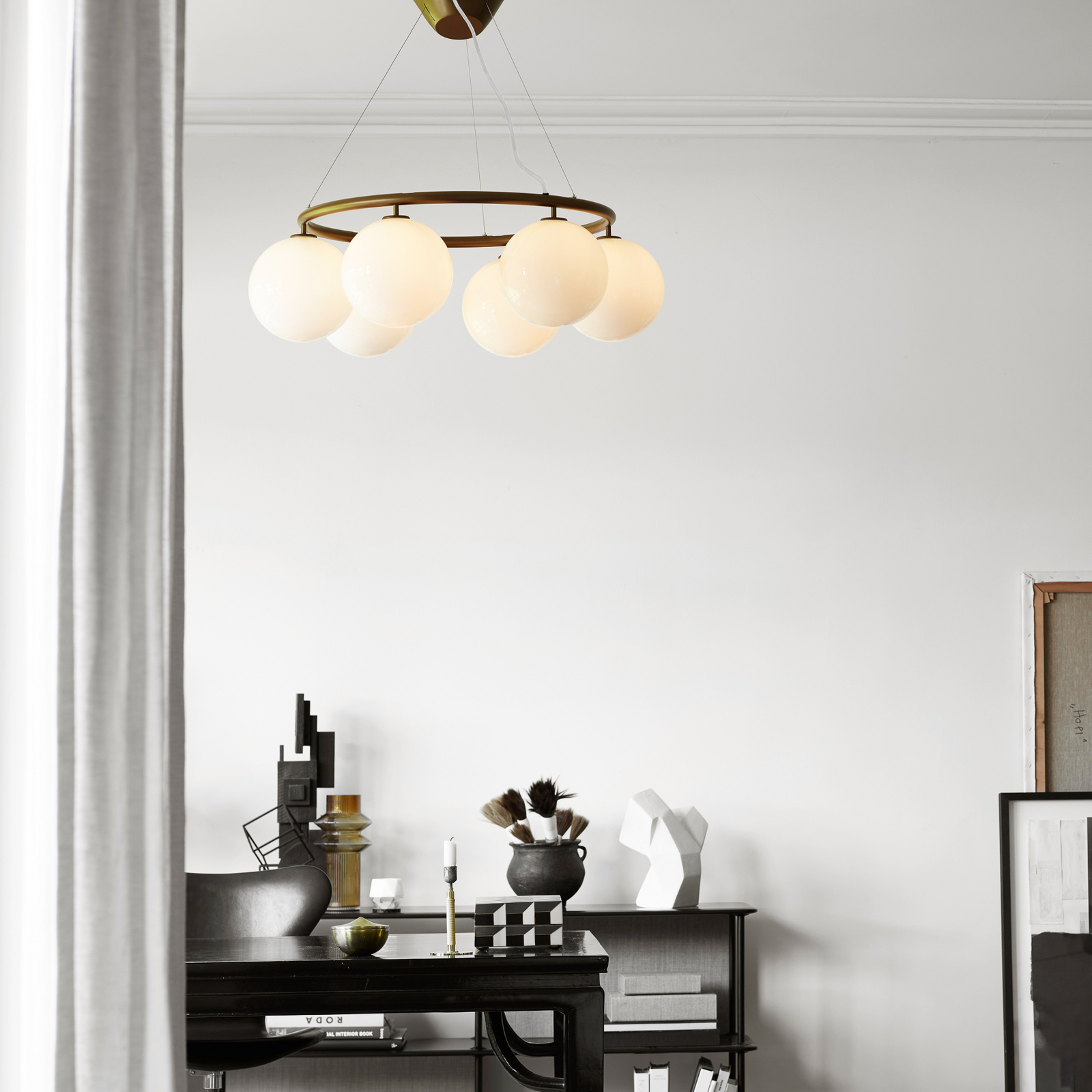 Miira 6 Circular lysekrone, Ø 80 cm, bronse/opal - Nuura Miira 6 Circular lysekrone, Ø 80 cm, bronse/opal - Nuura