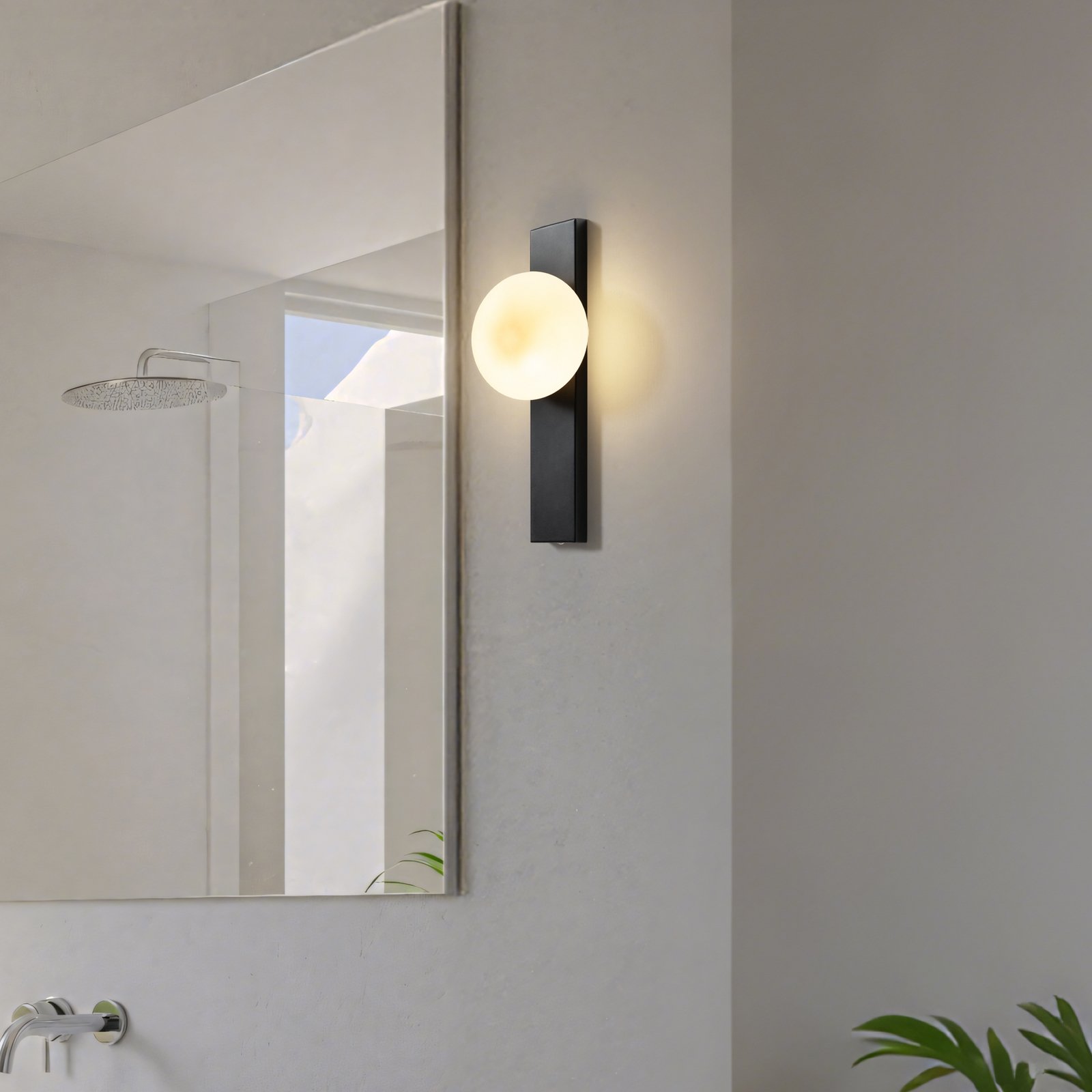 Lindby sieninis šviestuvas Tavrik, juodas/baltas, aukštis 30 cm, stiklas Lindby sieninis šviestuvas Tavrik, juodas/baltas, aukštis 30 cm, stiklas