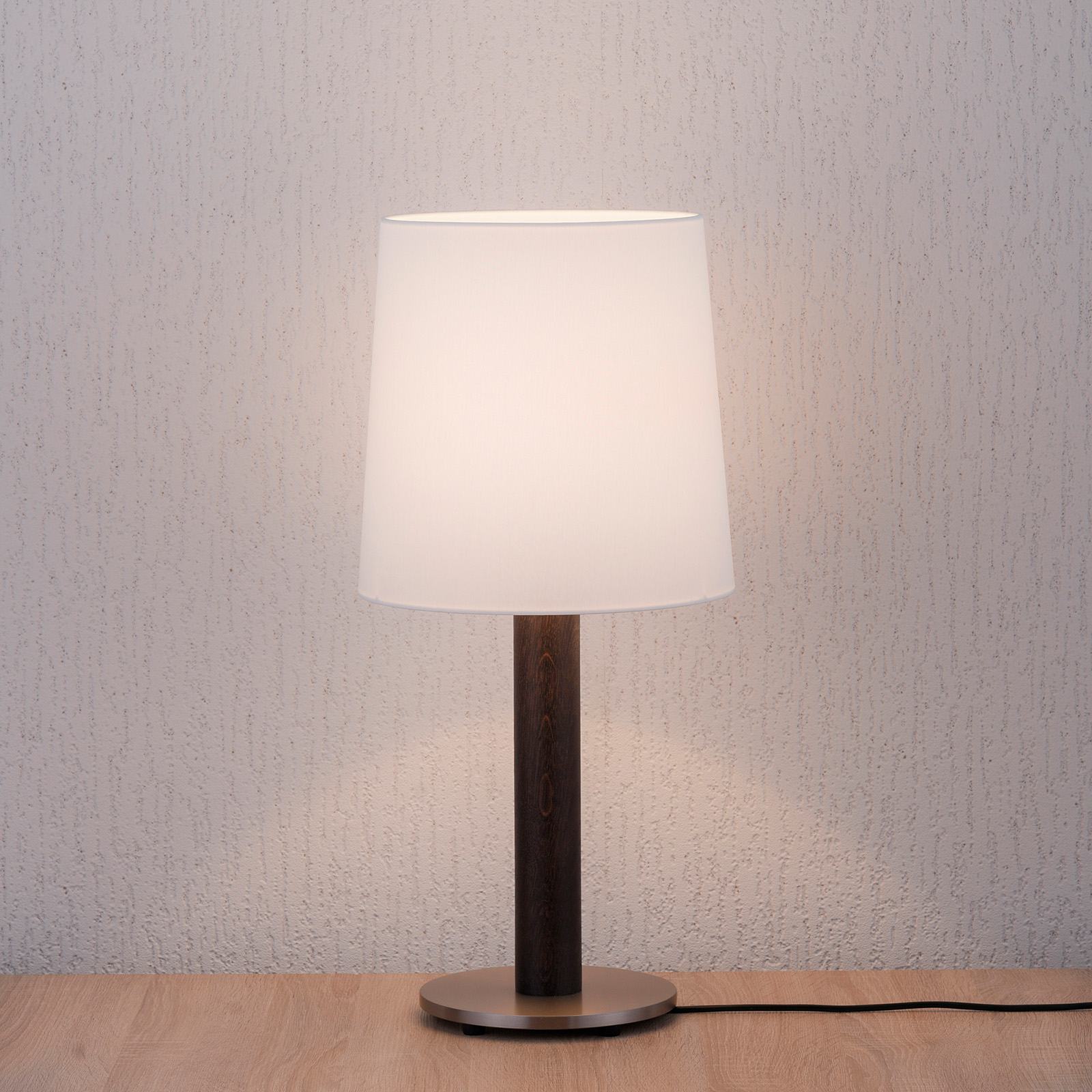Quitani table lamp Elif, white, cylinder, dark oak