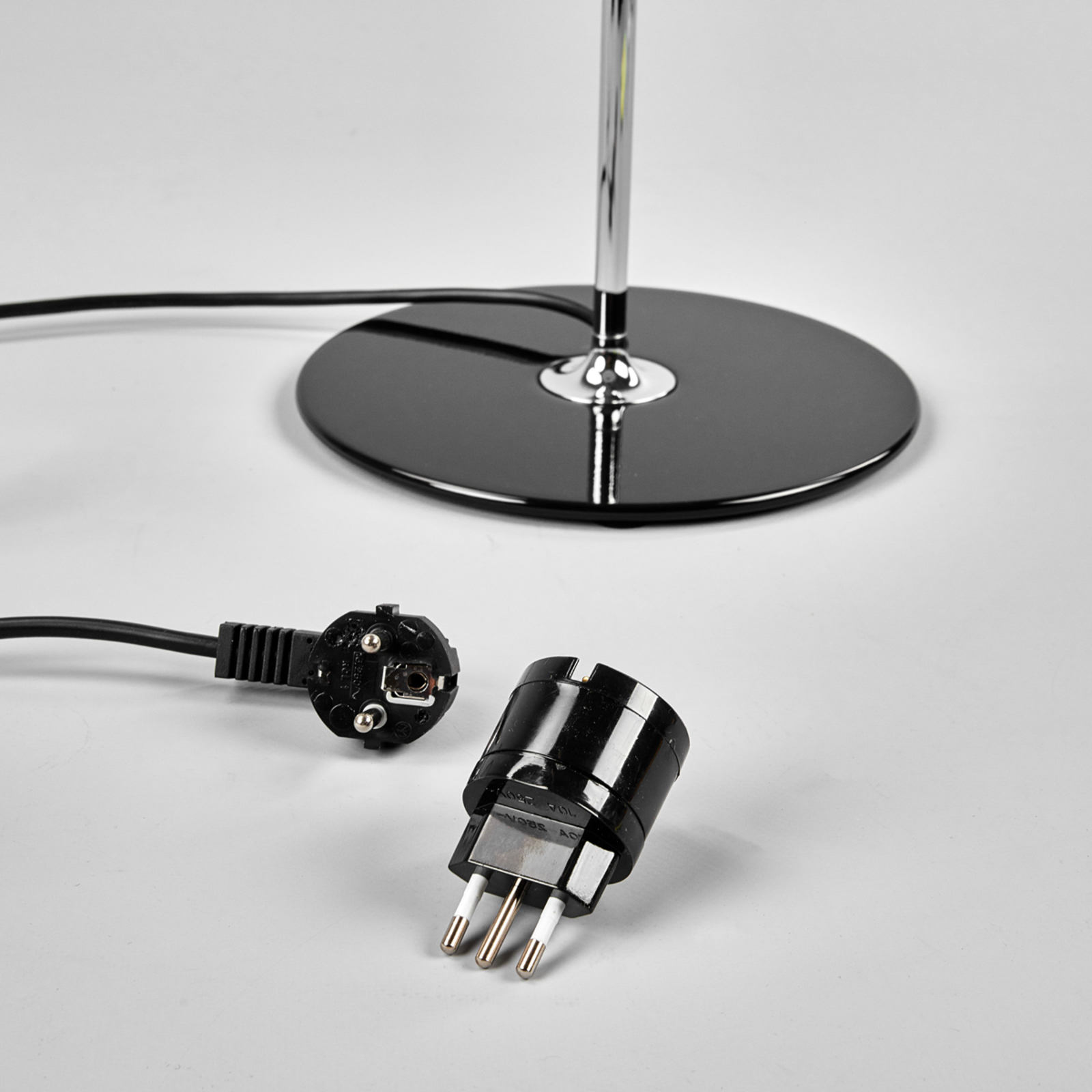 Oluce Coupé - lampada da tavolo dal design intramontabile nero