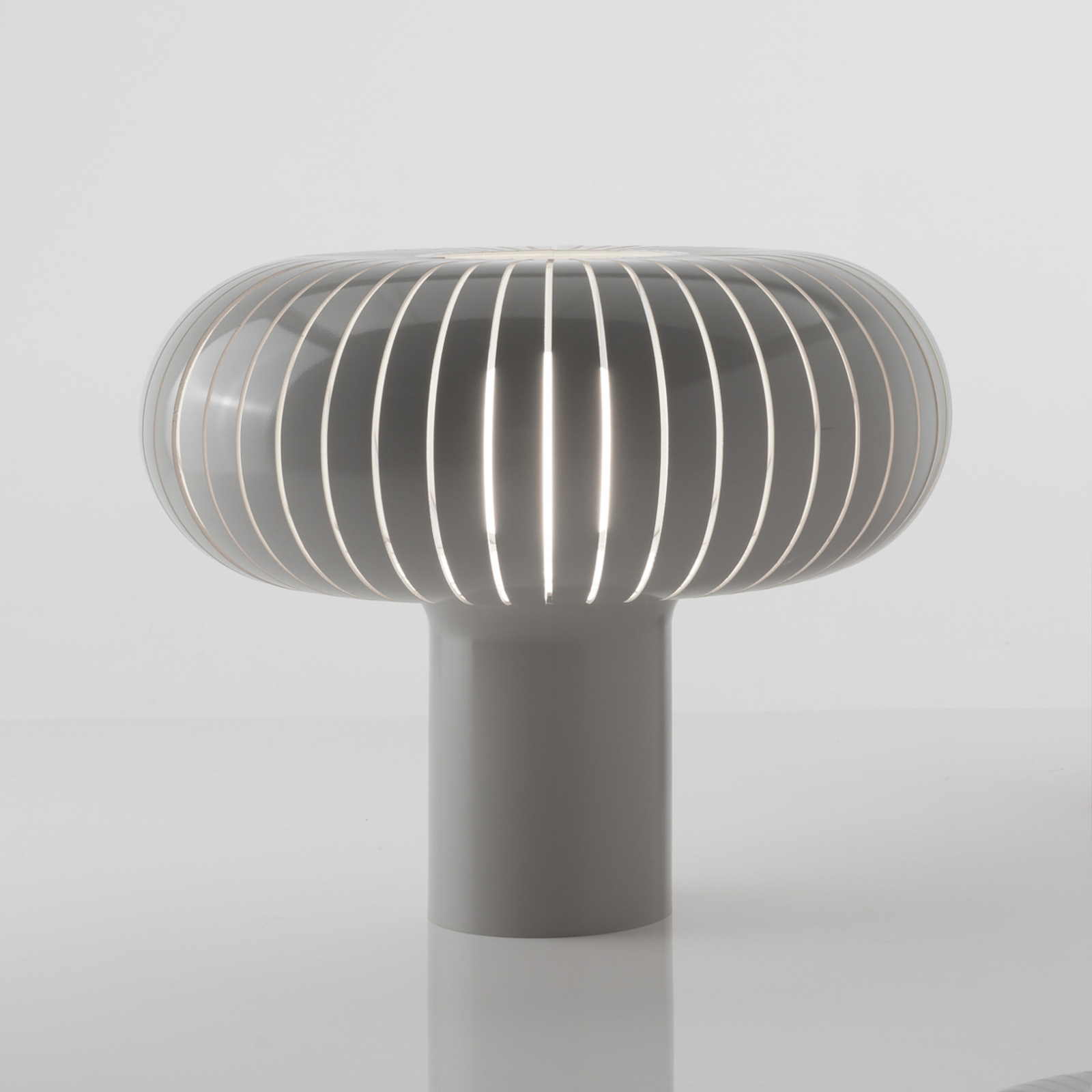 Stolová lampa Kartell Teresa, holubičia sivá, Ø 50 cm, PMMA