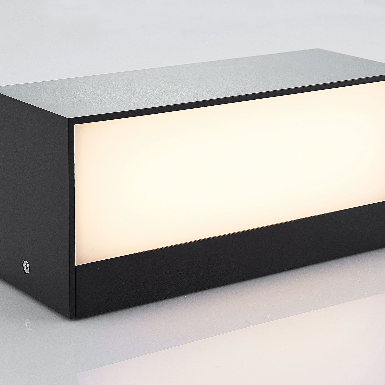 Nienke LED Außenwandleuchte IP65 L23 Dark Grey - Lindby