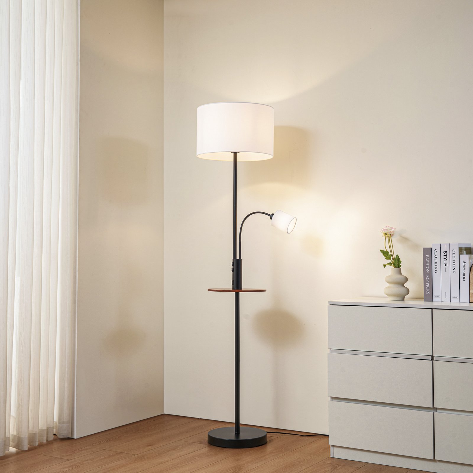 Lindby Lampa podłogowa Aovan, czarna, półka, port USB