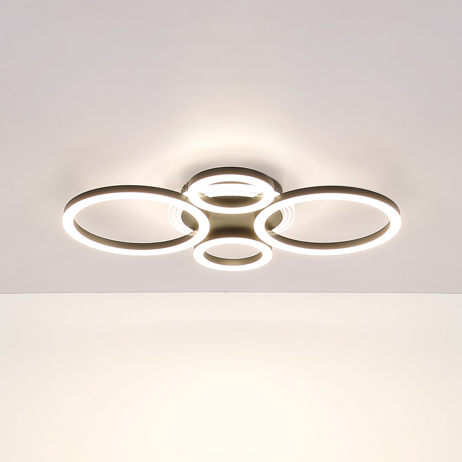 Lampa sufitowa LED Loretta, czarna, metalowa, CCT, 53 cm Lampa sufitowa LED Loretta, czarna, metalowa, CCT, 53 cm
