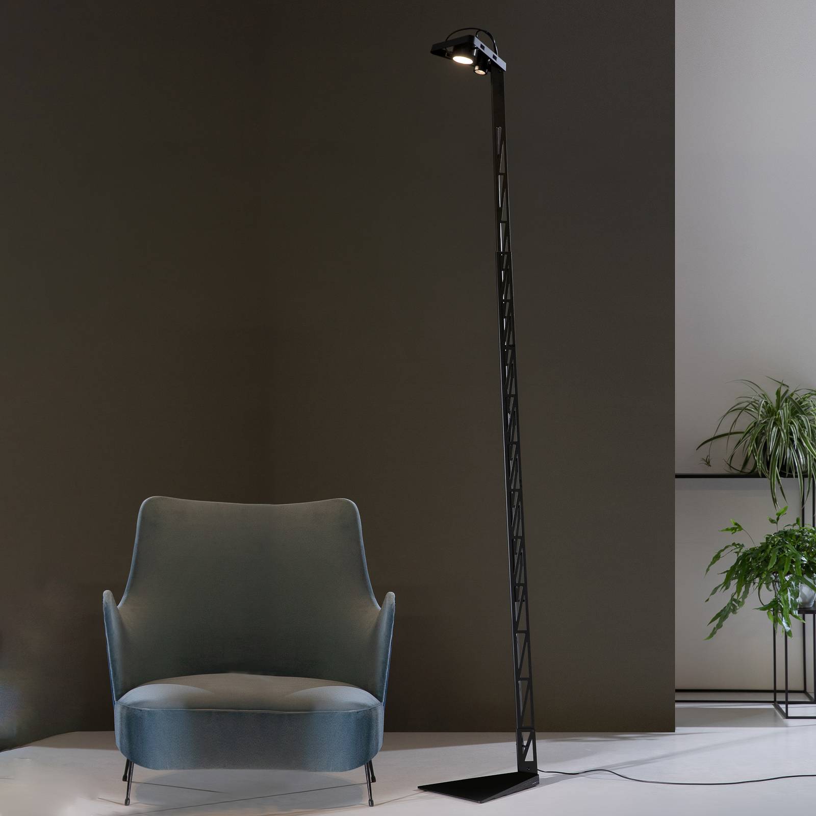 Karman Fireman LED-Stehleuchte 2.700 K