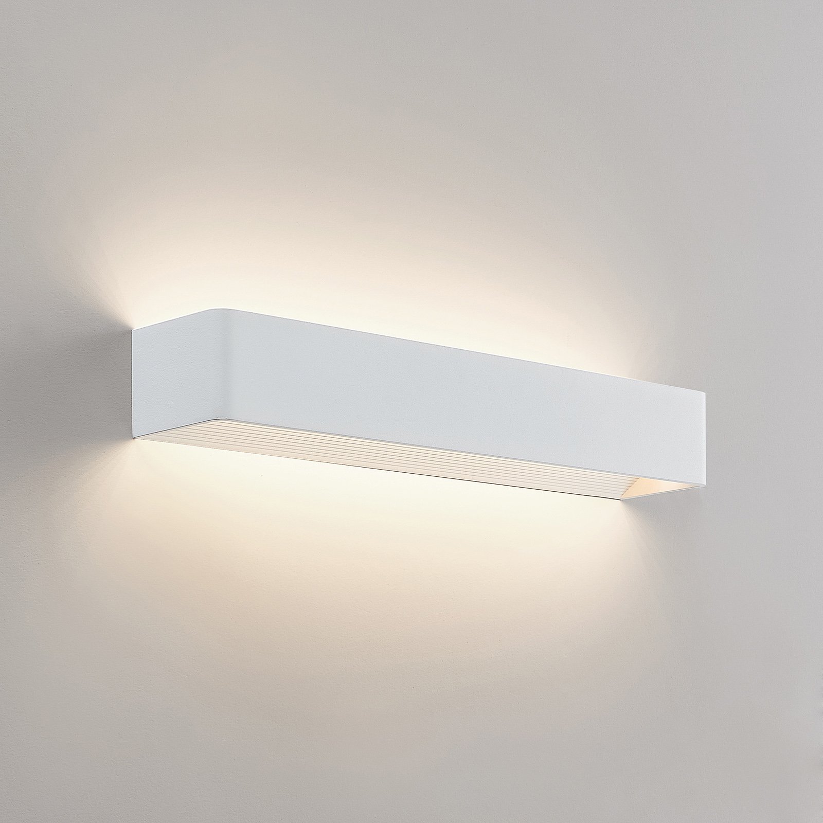 Arcchio Karam nástenná LED, 53 cm, biela