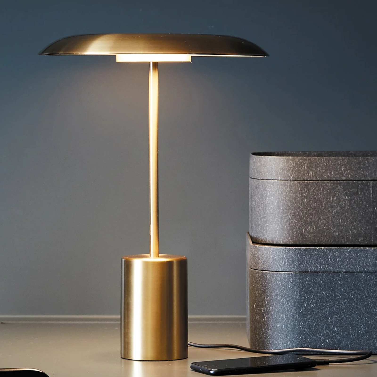 Beacon LED table lamp Smith bronze-coloured metal USB port
