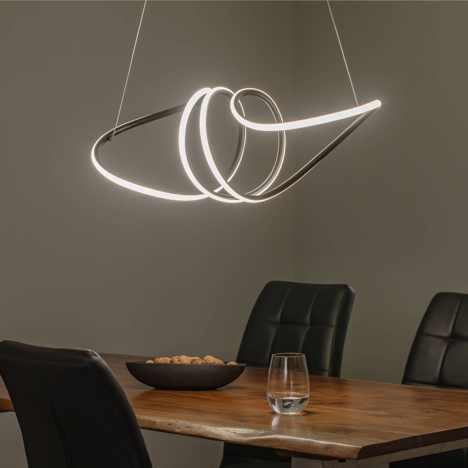 Lampa wisząca LED Loca, tworzywo sztuczne, czarna, 56 W, długość 70 cm