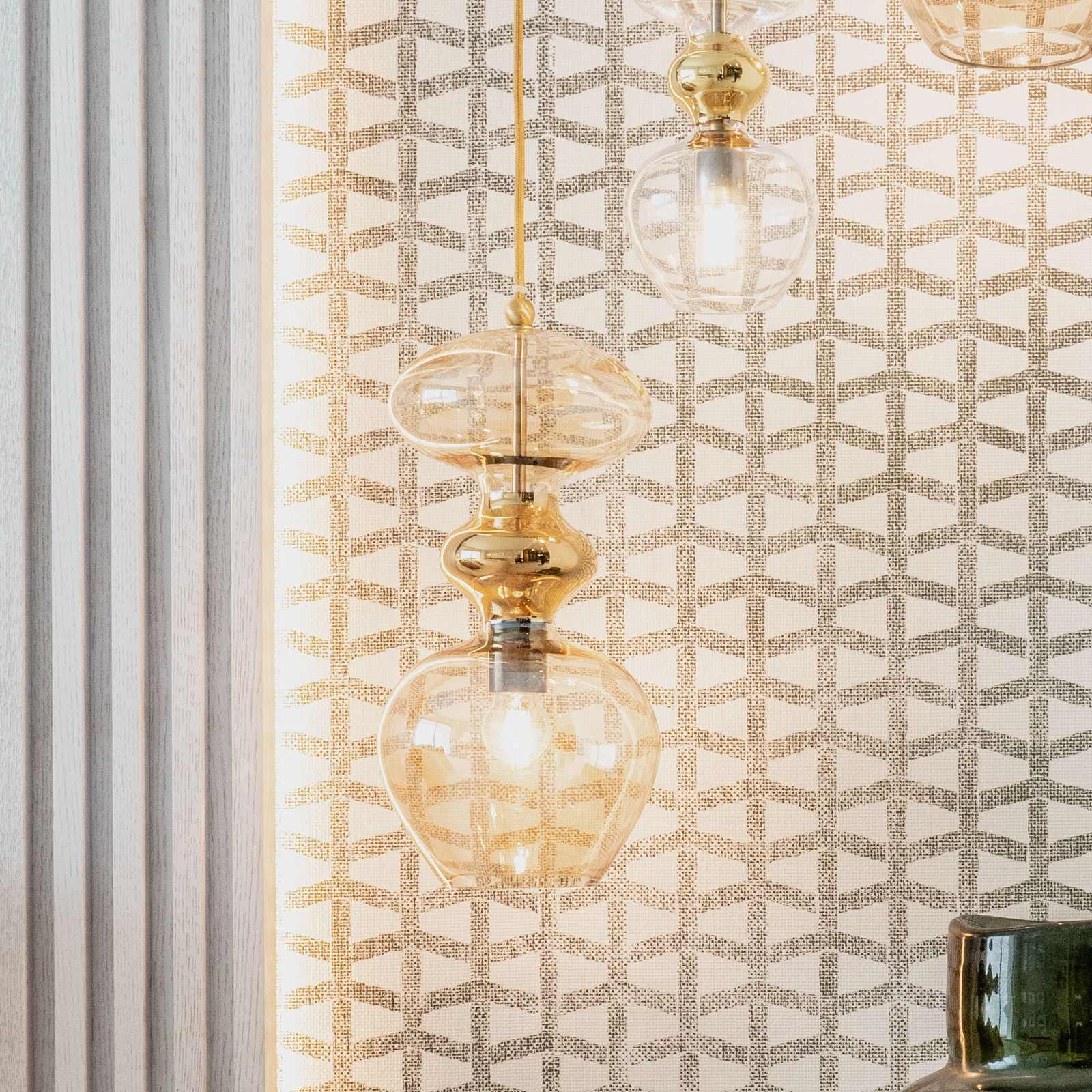 EBB & FLOW pendellampa Futura M, brun, glas, Ø 18 cm, E27